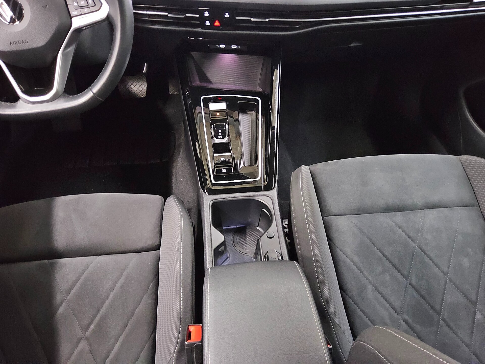 Volkswagen Golf-8 Var. 2.0 TDI Style Navi LED DC ACC PDC 6