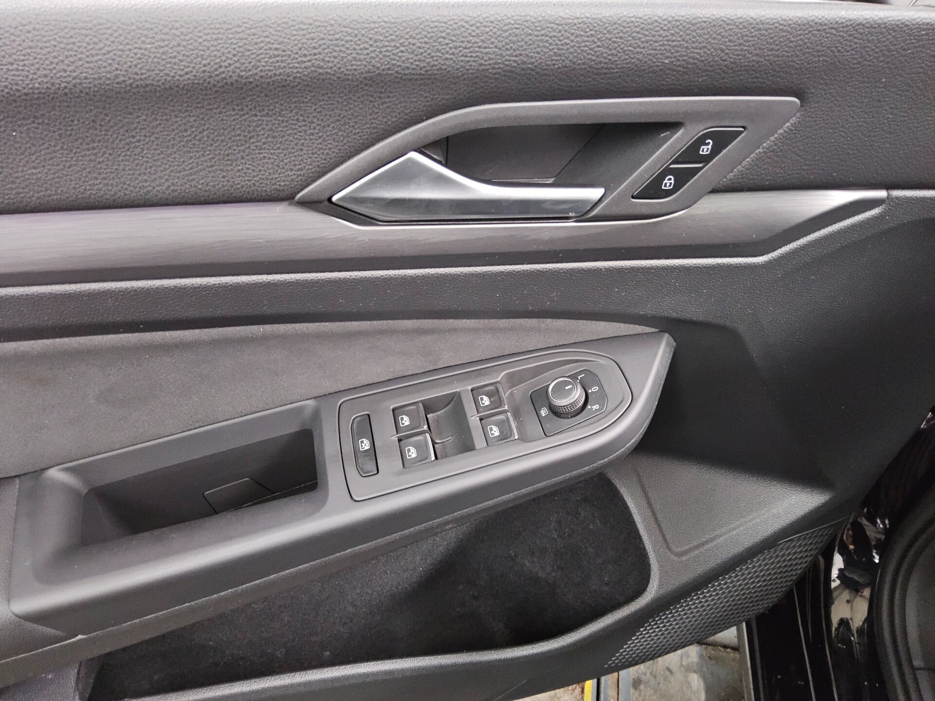 Volkswagen Golf-8 Var. 2.0 TDI Style Navi LED DC ACC PDC 10