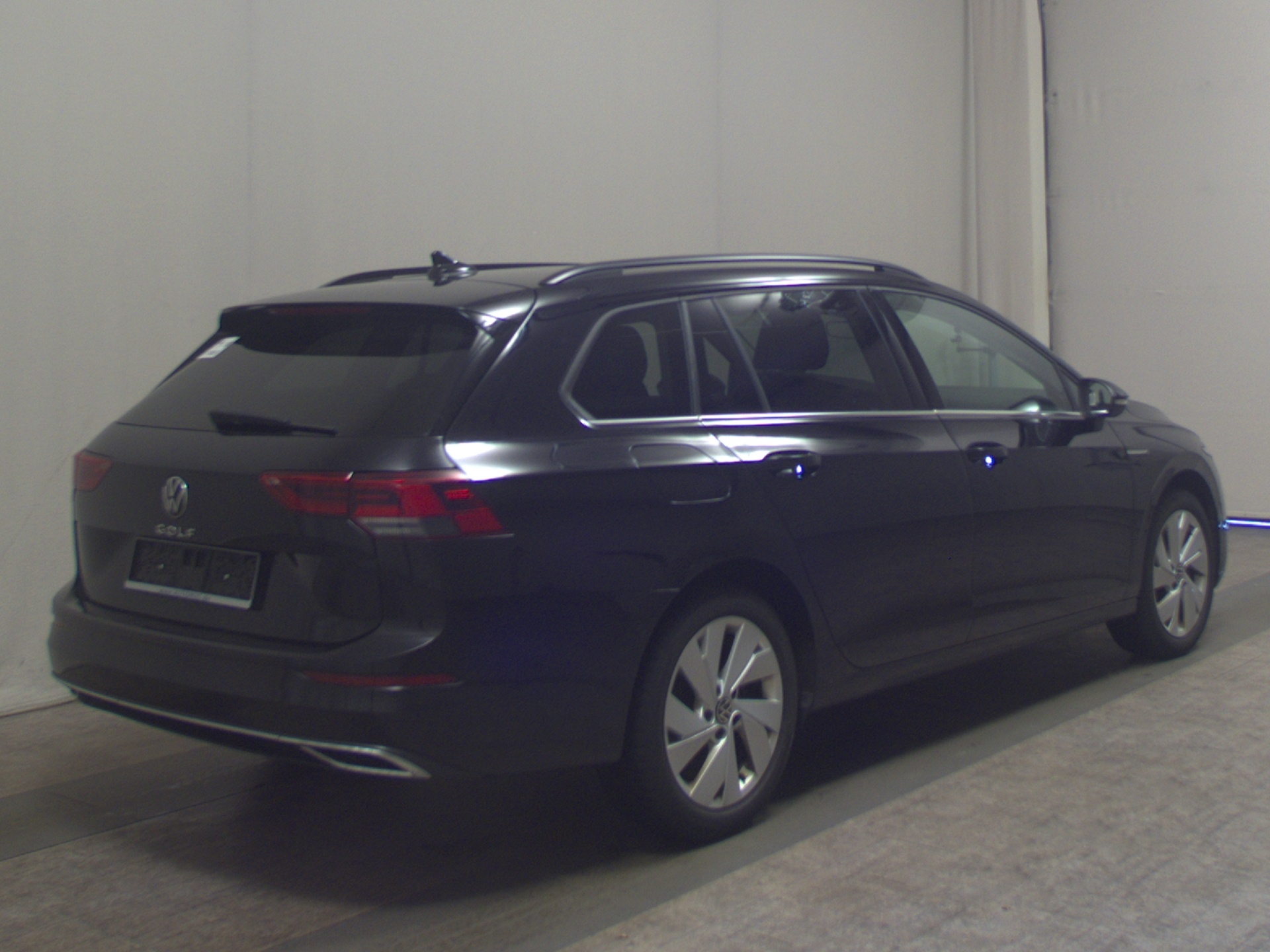 Volkswagen Golf-8 Var. 2.0 TDI Style Navi LED DC ACC PDC 4