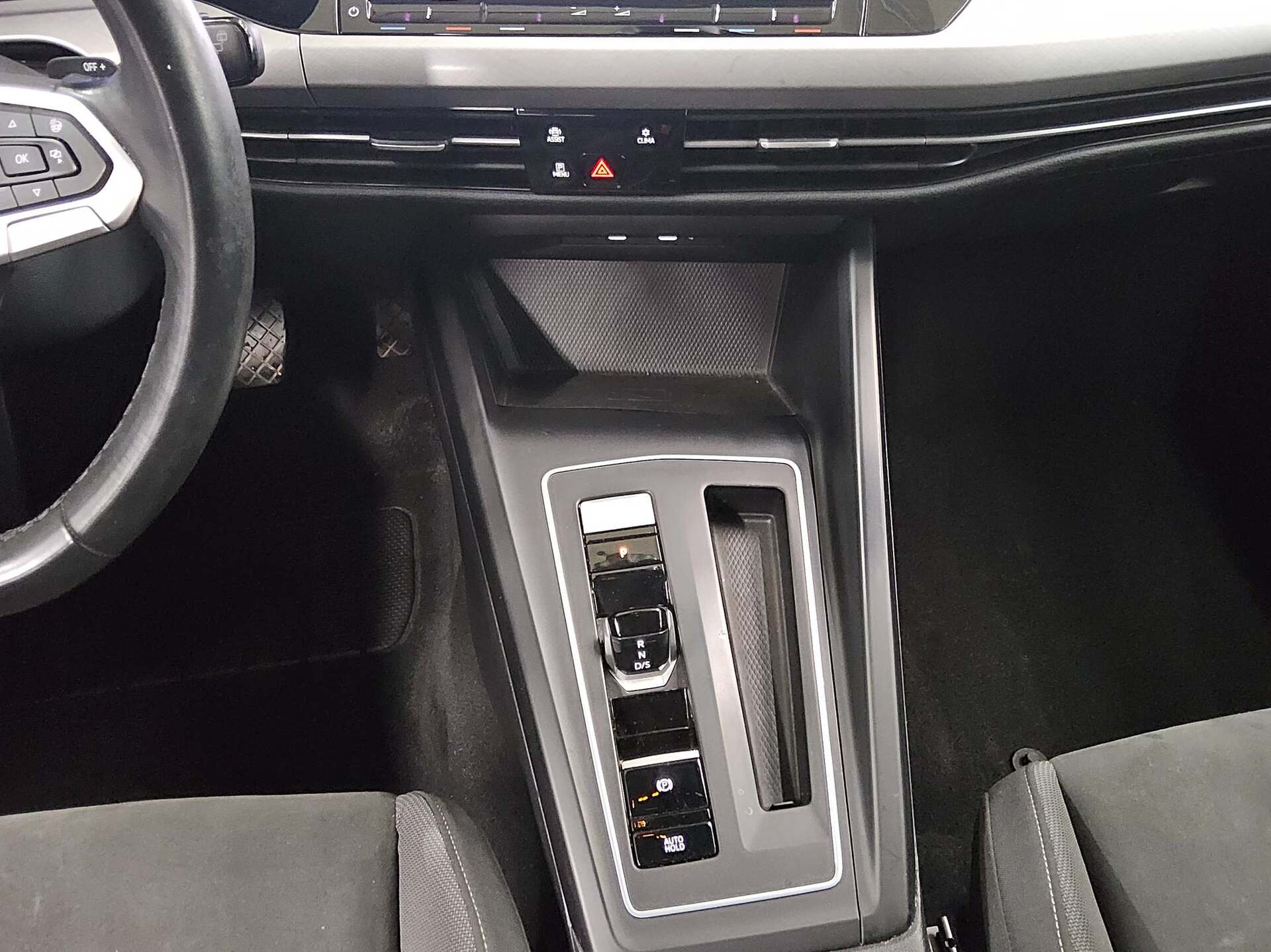 Volkswagen Golf-8 Var. 2.0 TDI Life Navi LED DC ACC PDC Shz 6