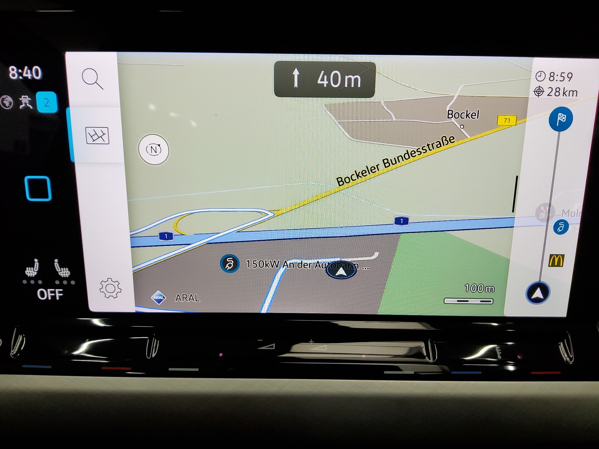 Volkswagen Golf-8 Var. 2.0 TDI Life Navi LED DC AHK Shz PDC 7