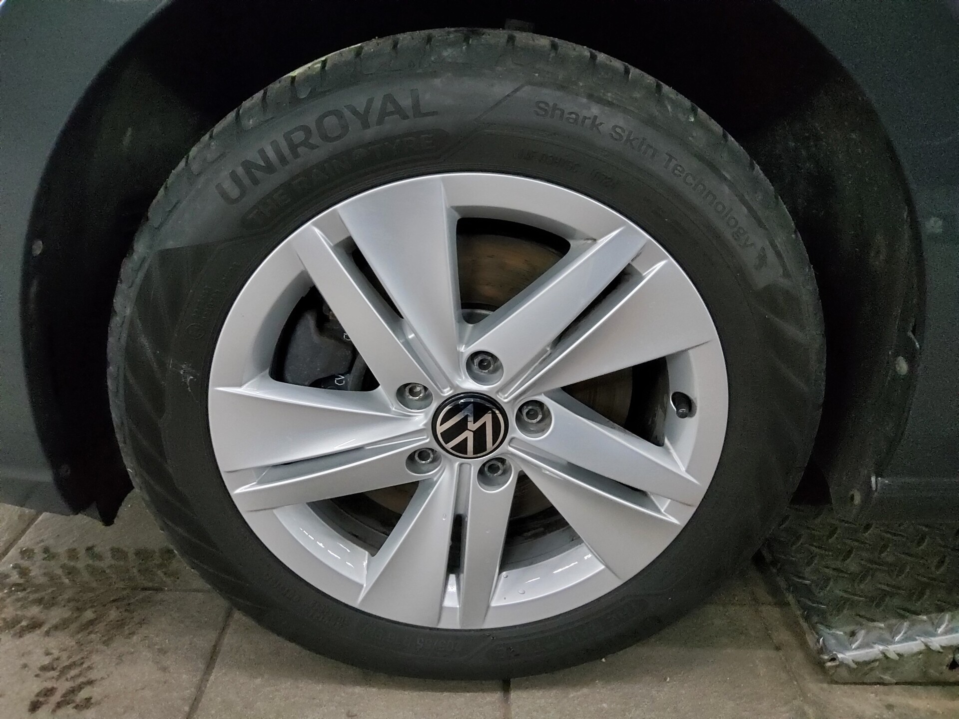 Volkswagen Golf-8 Var. 2.0 TDI Life Navi LED DC AHK Shz PDC 11