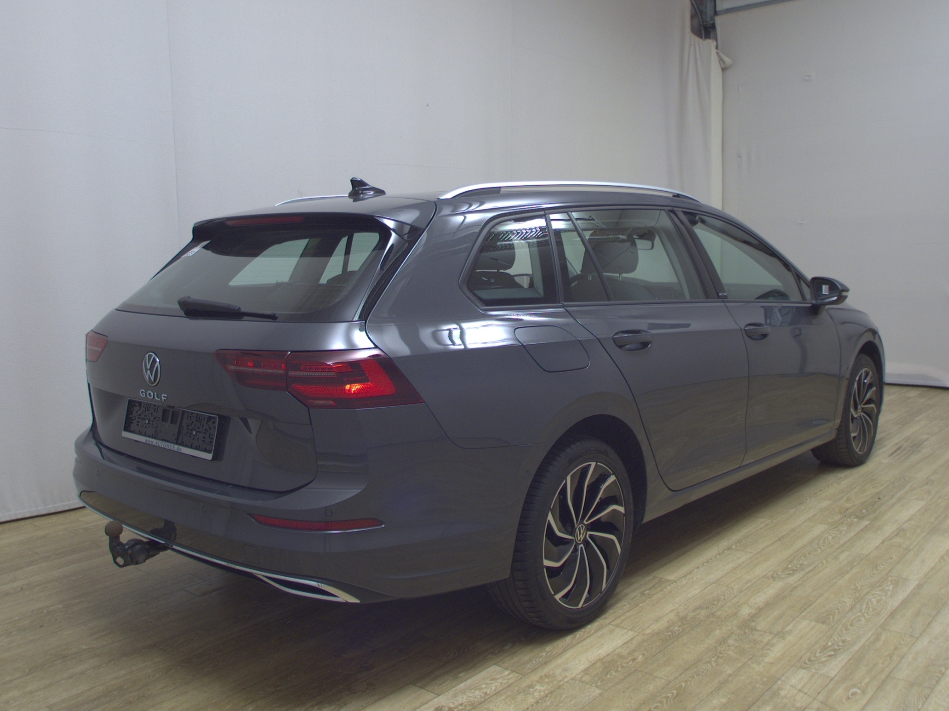 Volkswagen Golf-8 Var. 2.0 TDI Active Navi IQ.Light Pano DC 4