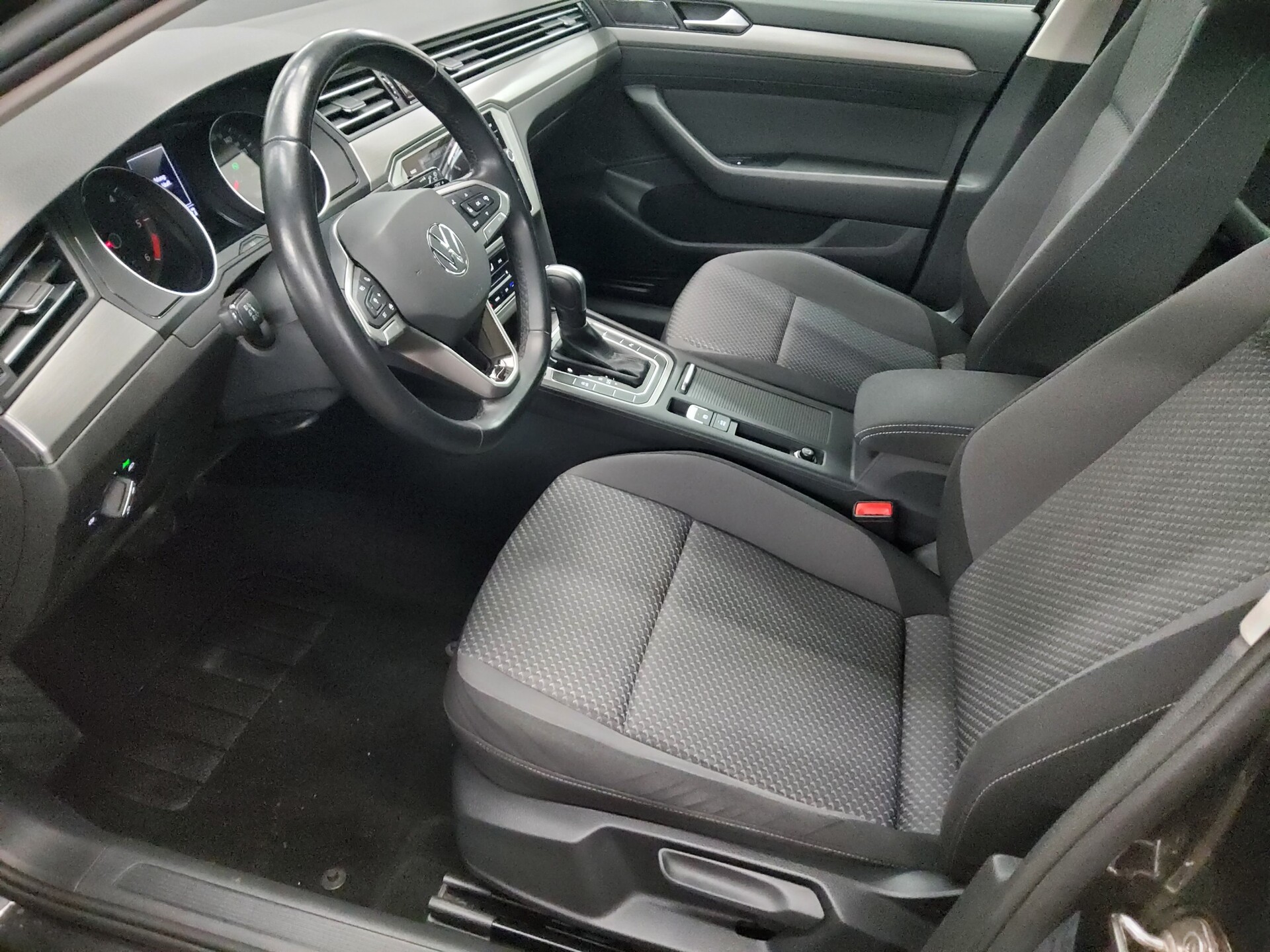 Volkswagen Passat Var. 2.0 TDI Navi LED RfK ACC Shz PDC BT 8