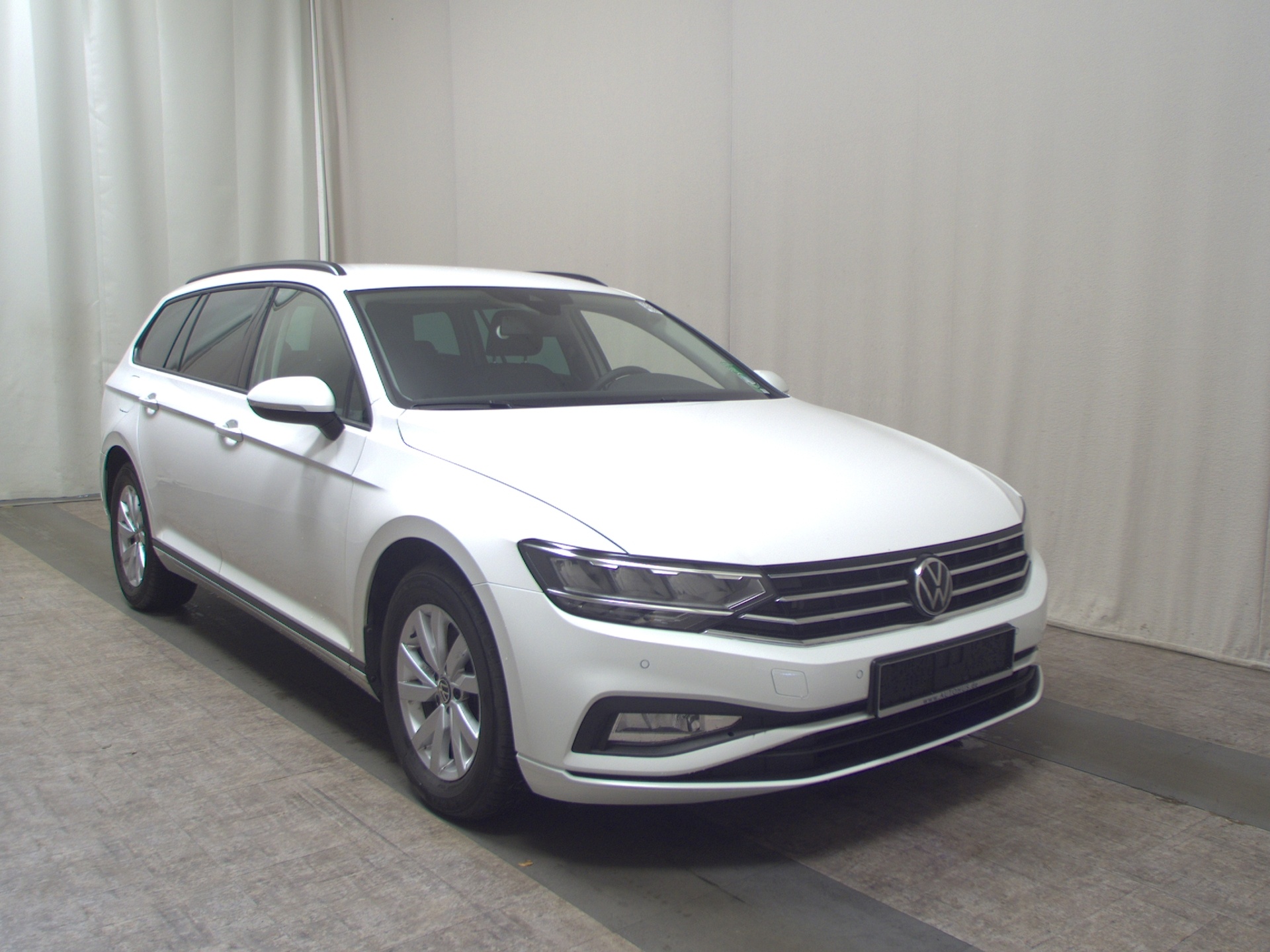 Volkswagen Passat Var. 2.0 TDI Navi LED PDC BT 3