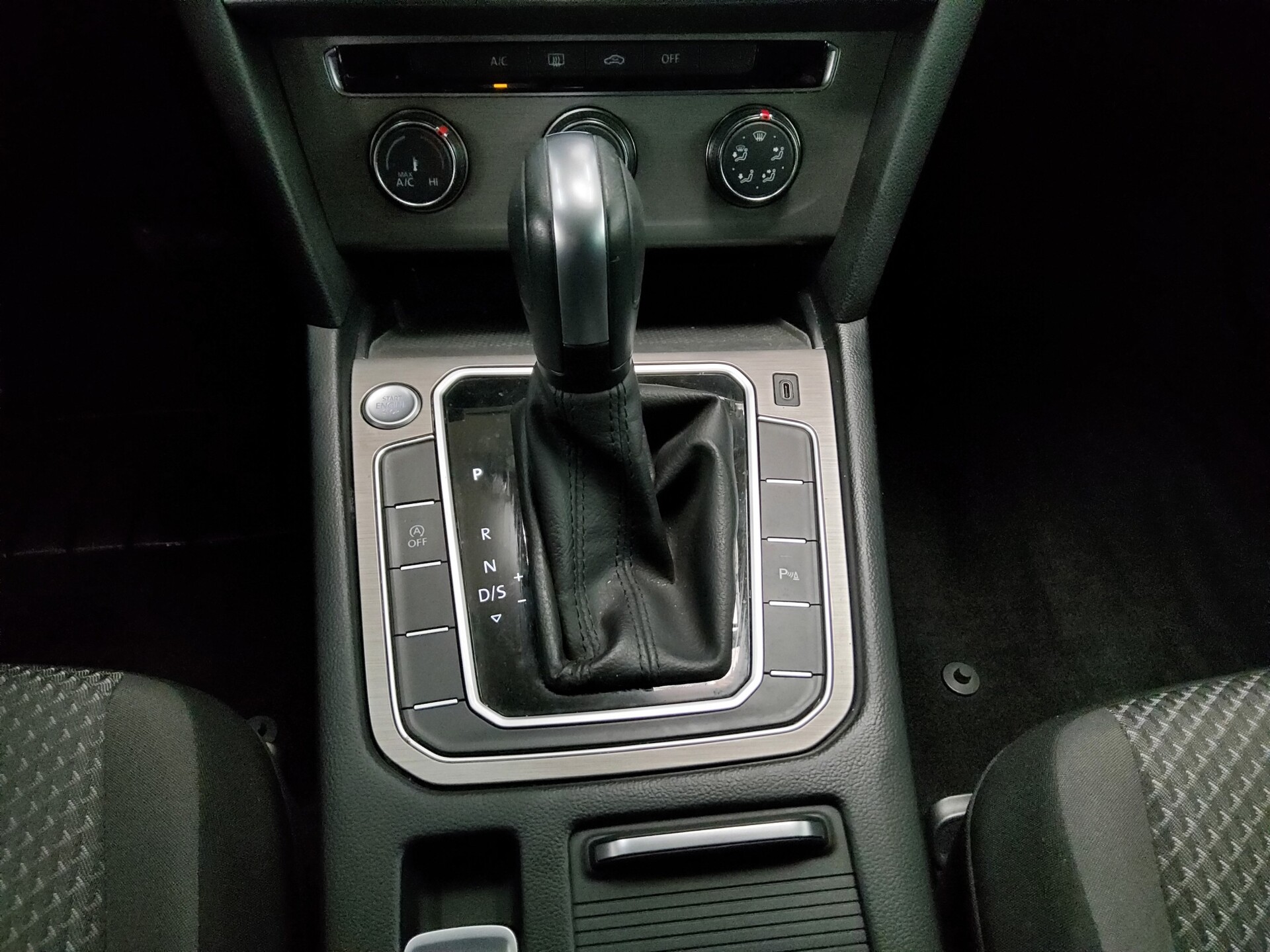 Volkswagen Passat Var. 2.0 TDI Navi LED PDC BT 6