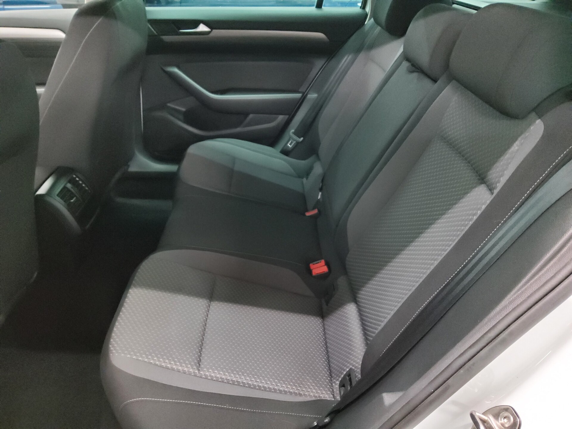 Volkswagen Passat Var. 2.0 TDI Navi LED PDC BT 13