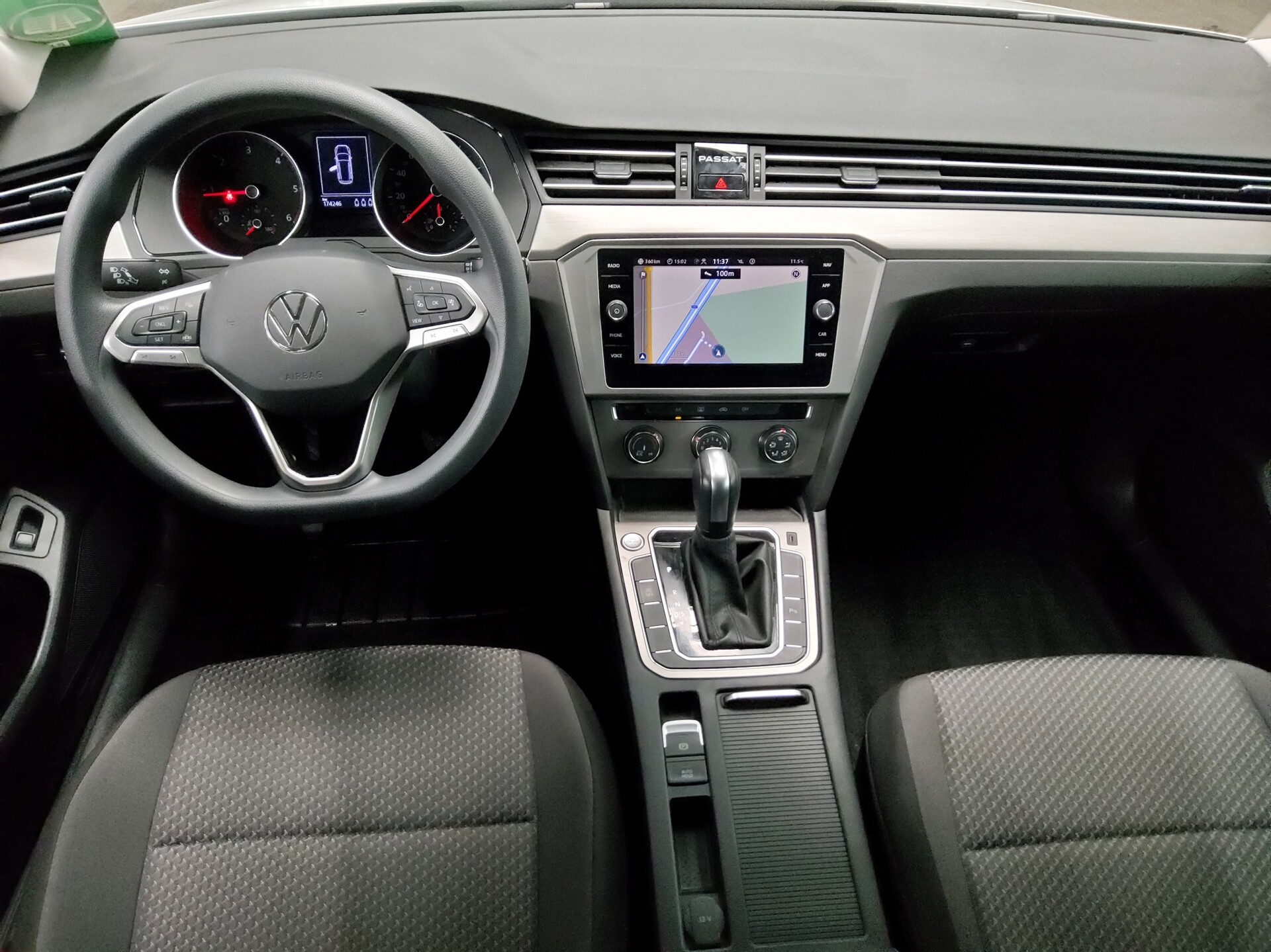 Volkswagen Passat Var. 2.0 TDI Navi LED PDC BT 5