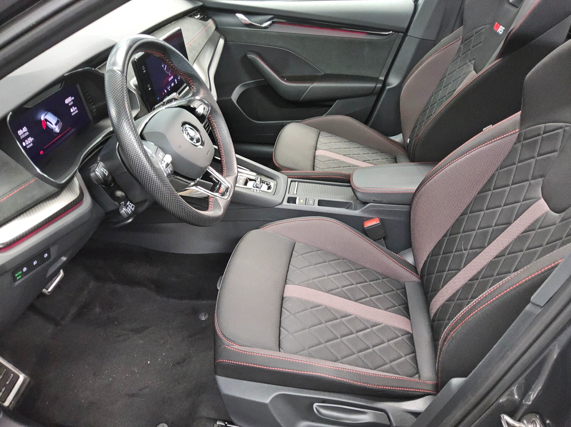 Skoda Octavia Kombi 2.0 TSI RS Navi LED vc Pano HuD 9