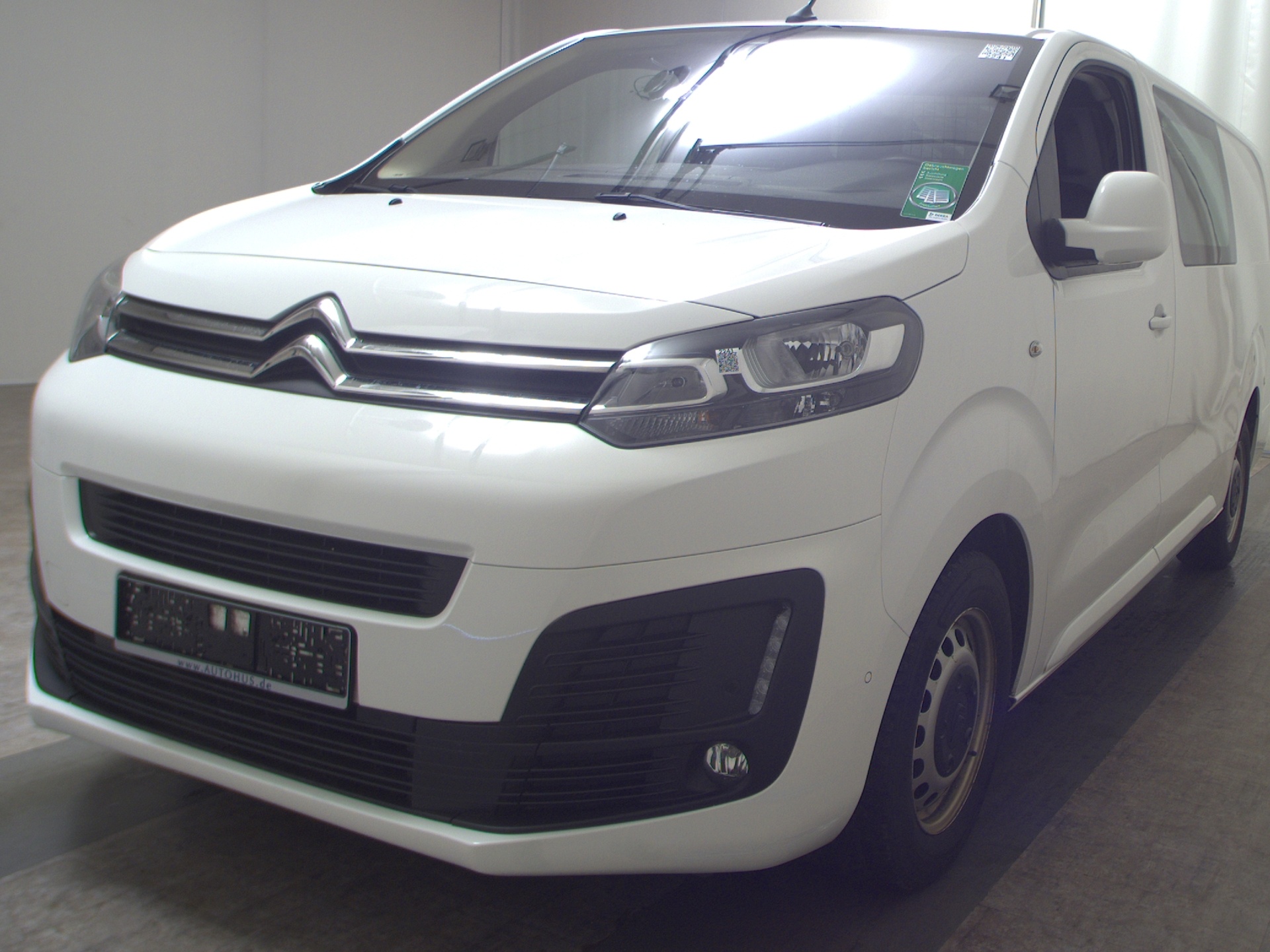 Citroën Jumpy 2.0 HDi L3H1 T-Leder Navi AHK Sthzg Regale 2