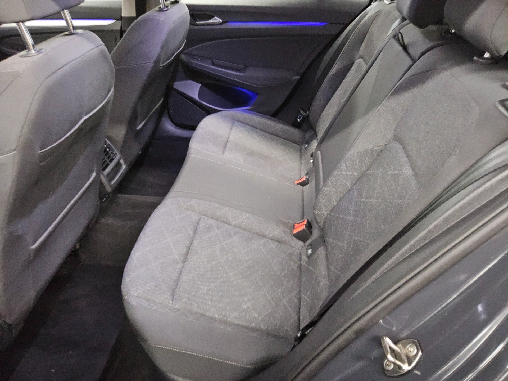 Volkswagen Golf-8 Var. 2.0 TDI Life Navi LED DC AHK RfK Shz 13