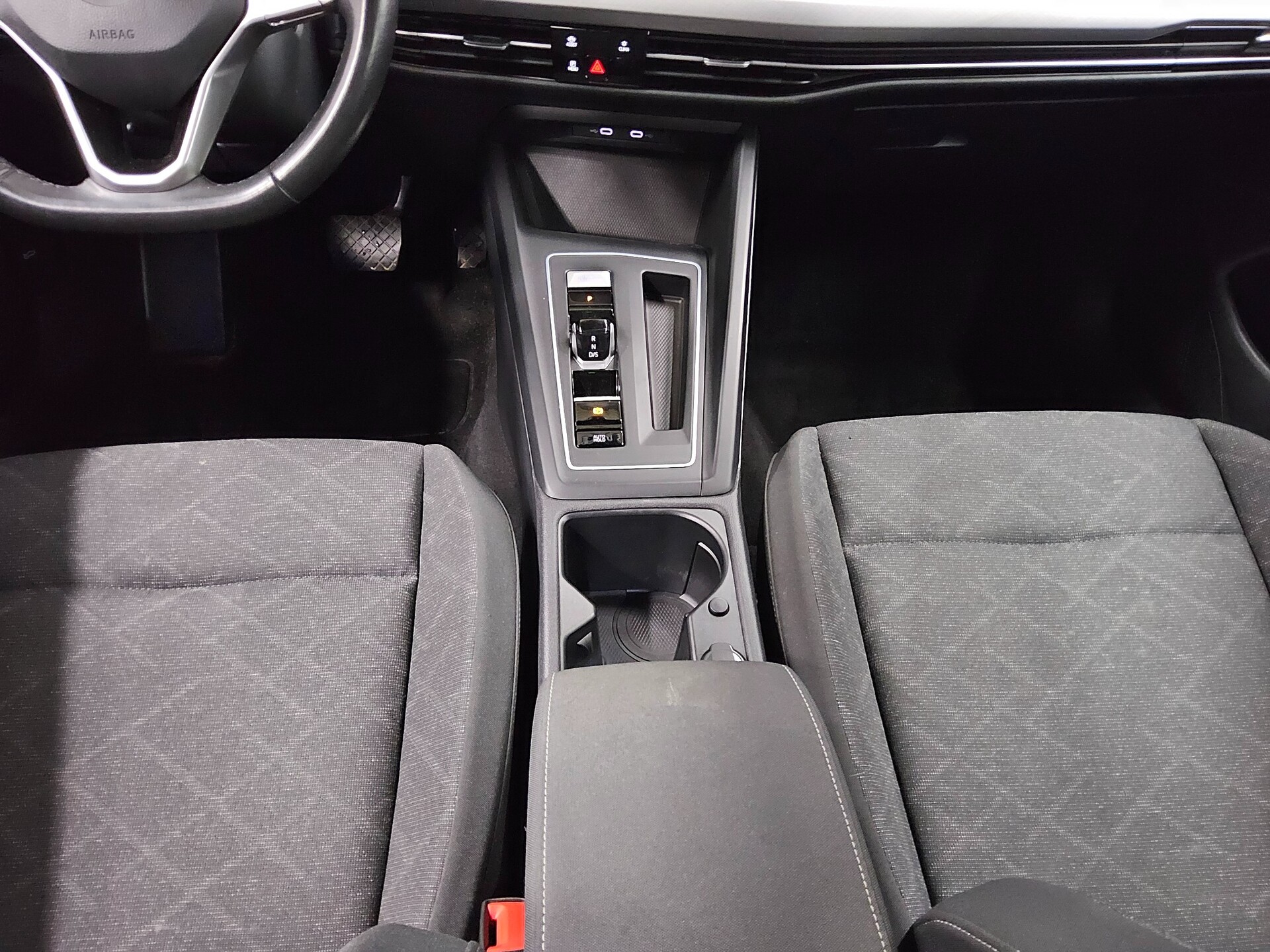 Volkswagen Golf-8 Var. 2.0 TDI Life Navi LED DC AHK RfK Shz 6