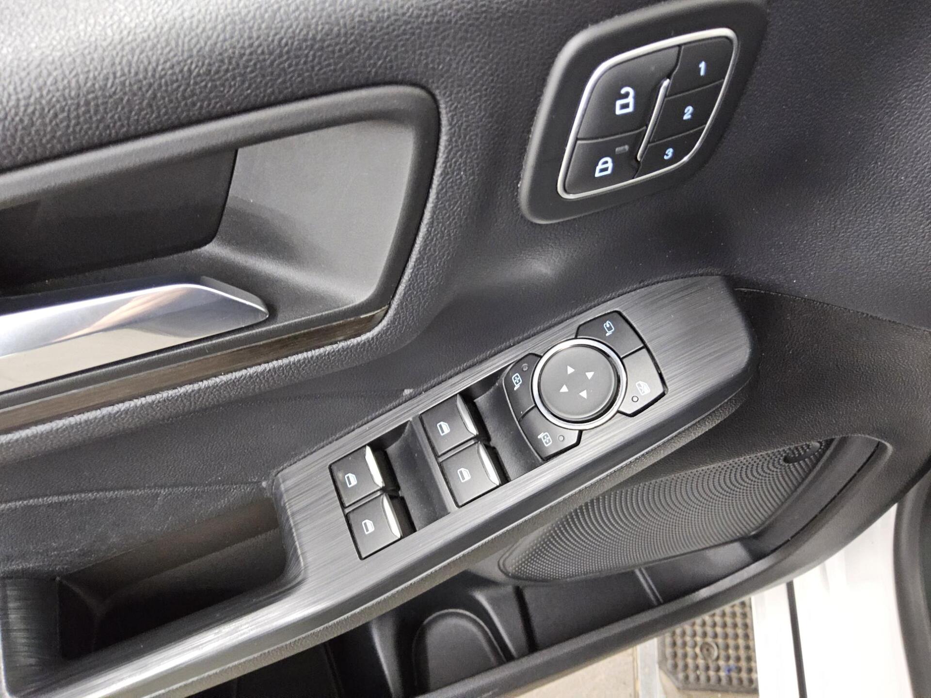 Ford Kuga 2.5 Duratec Vignale Navi LED Pano Leder DC 10