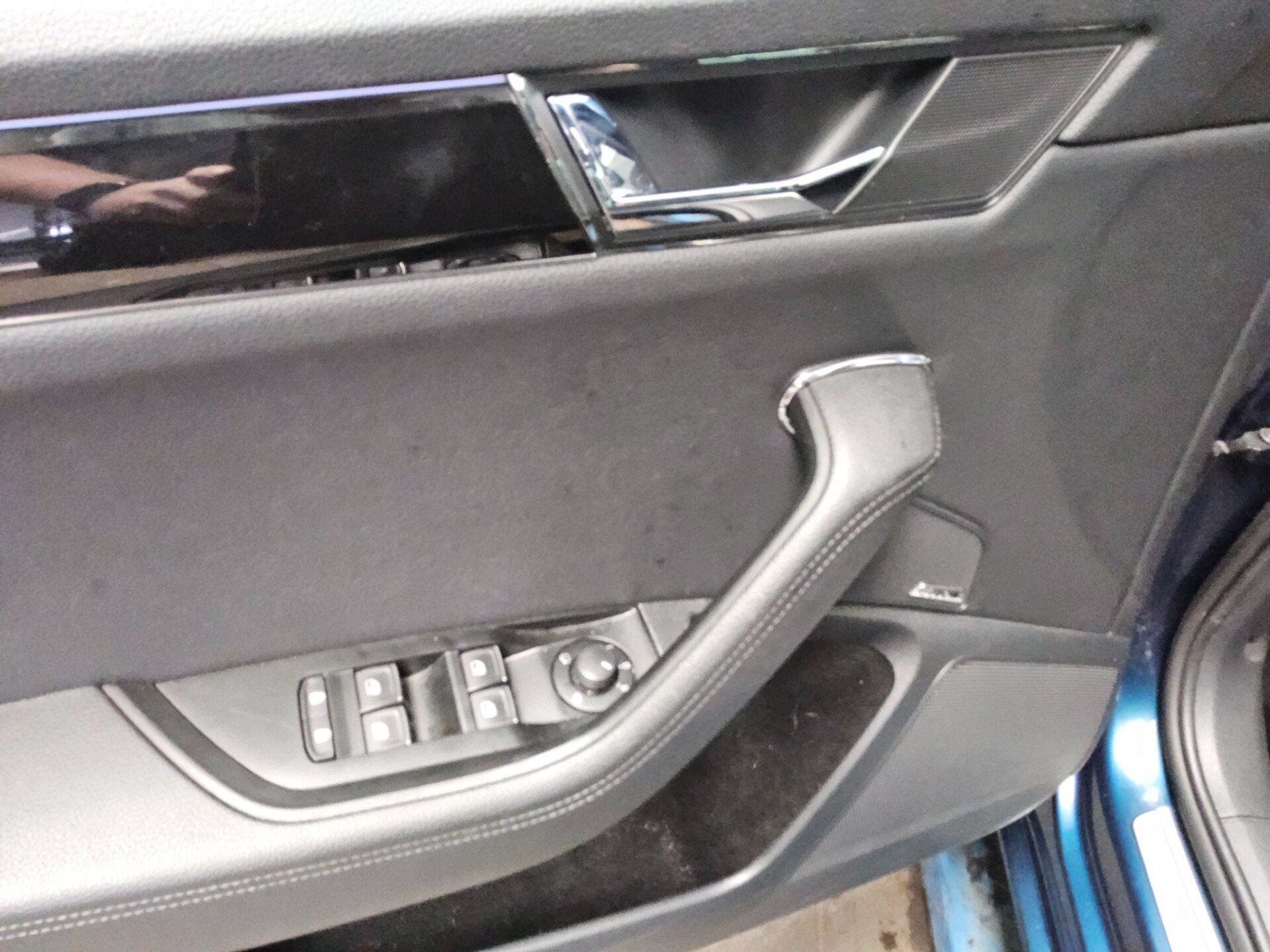 Skoda Superb Kombi 2.0 TDI L&K Leder Navi LED vc Pano 10