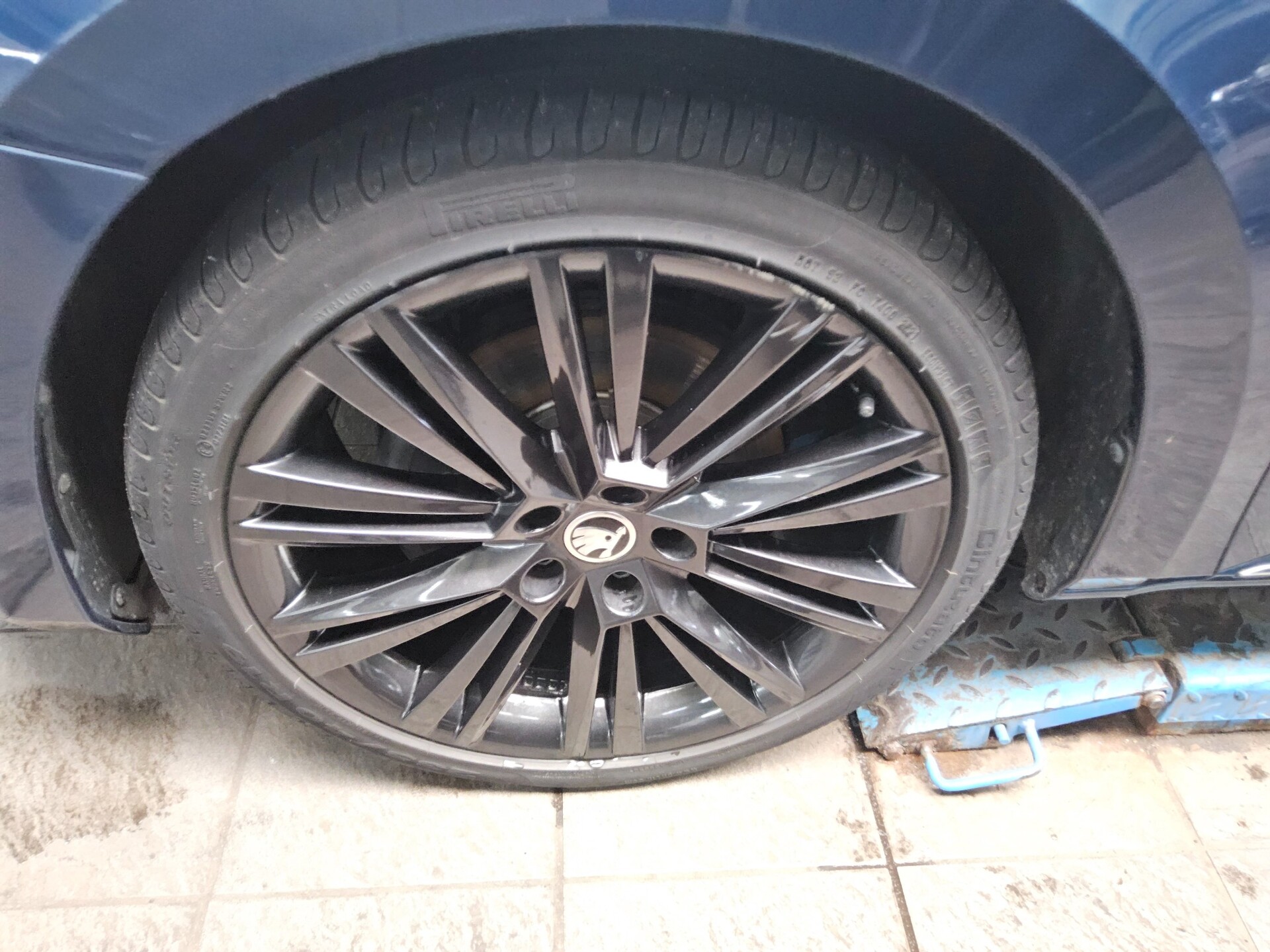 Skoda Superb Kombi 2.0 TDI L&K Leder Navi LED vc Pano 11