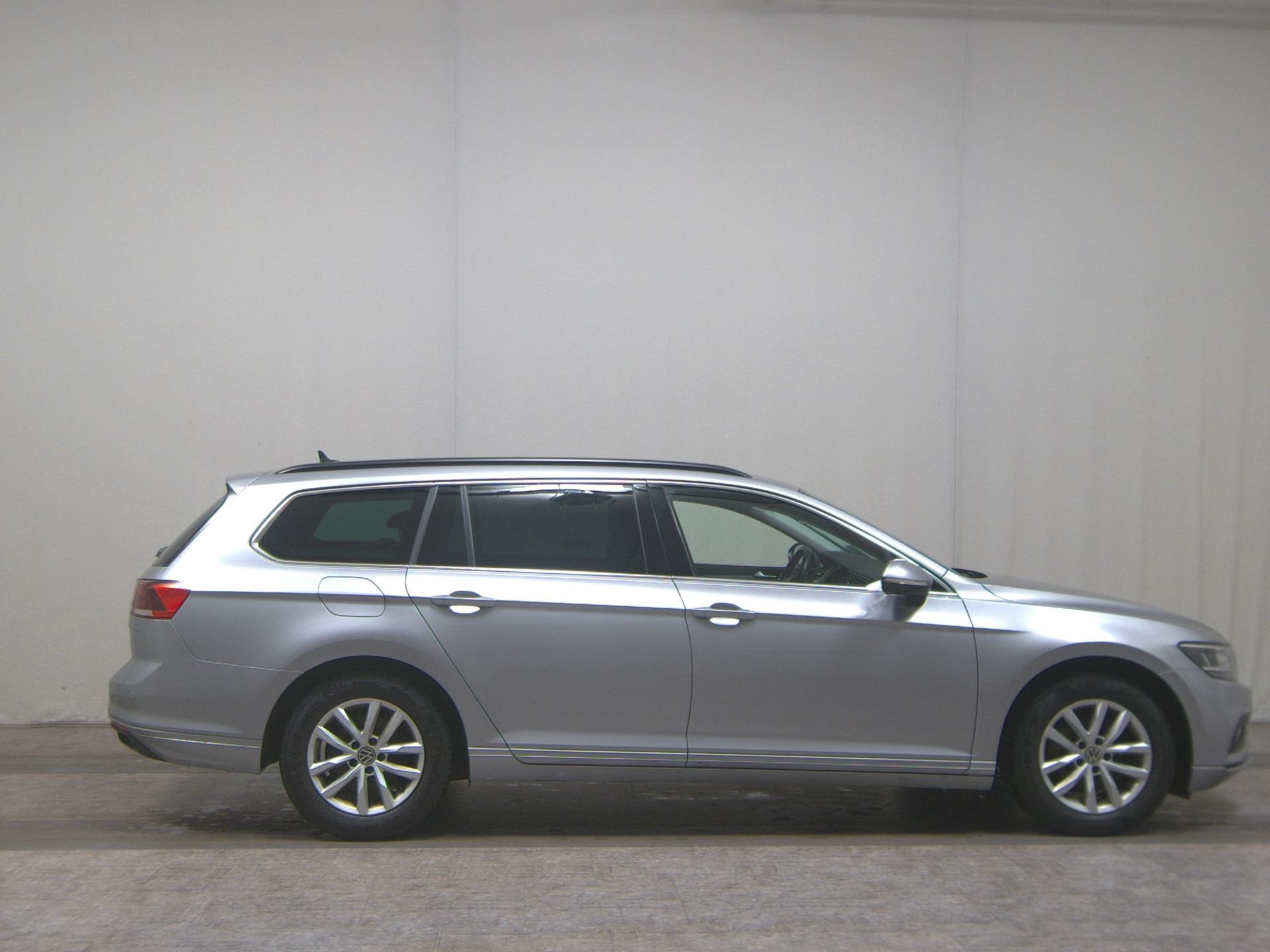 Volkswagen Passat Var. 2.0 TDI Business Navi LED ACC StHzg