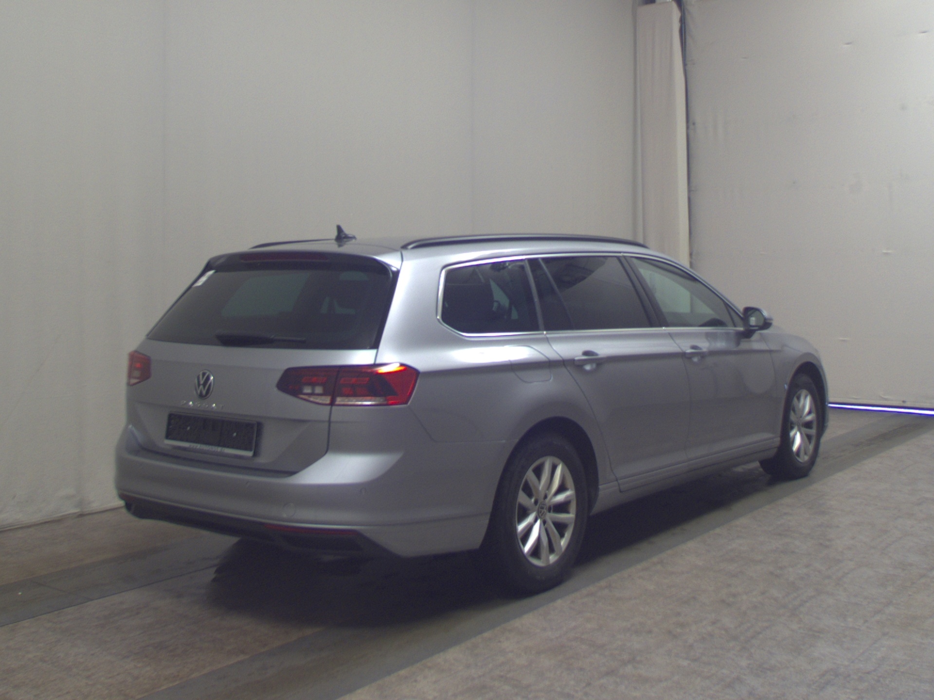 Volkswagen Passat Var. 2.0 TDI Business Navi LED ACC StHzg 4