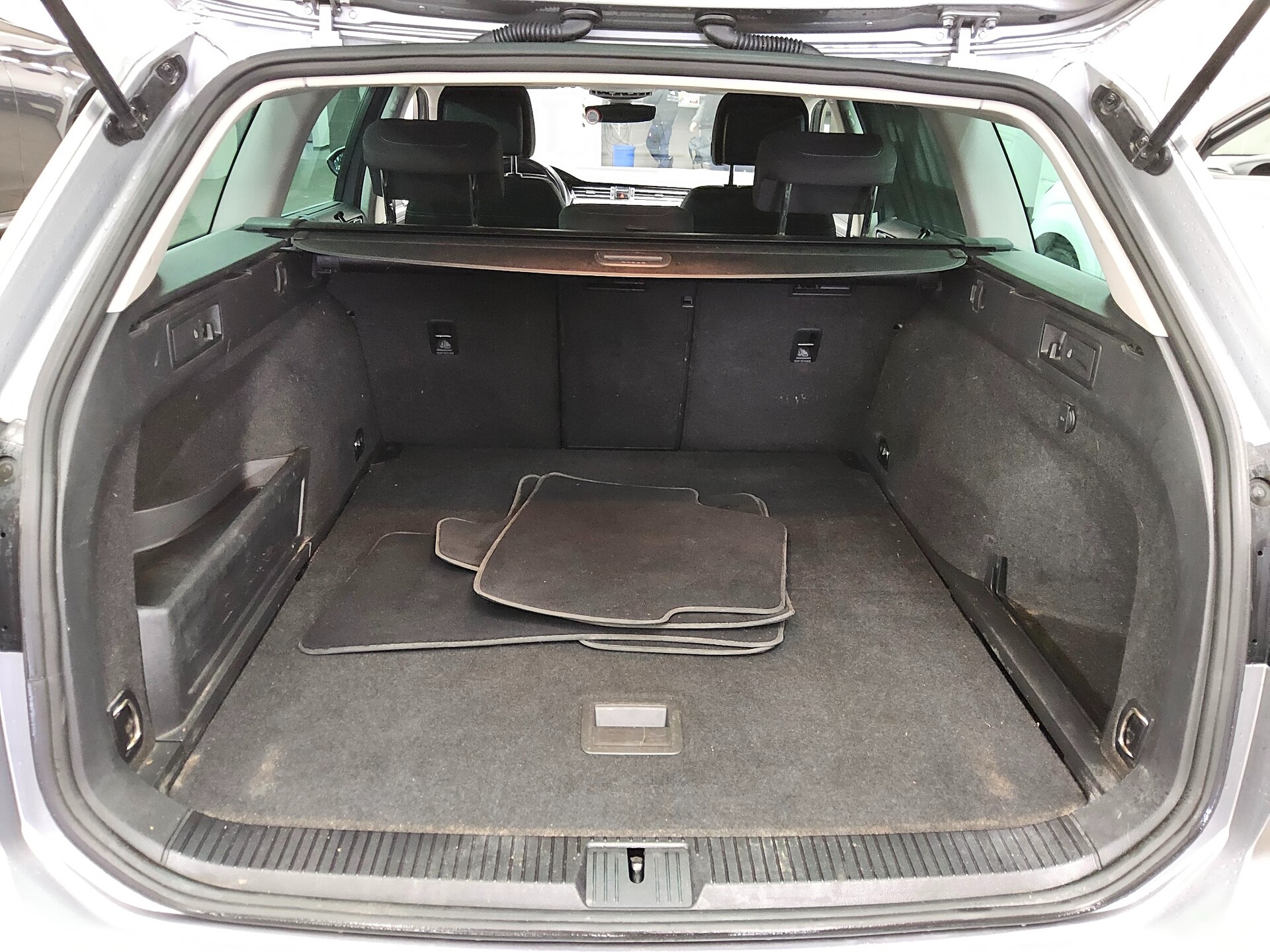 Volkswagen Passat Var. 2.0 TDI Business Navi LED ACC StHzg 11