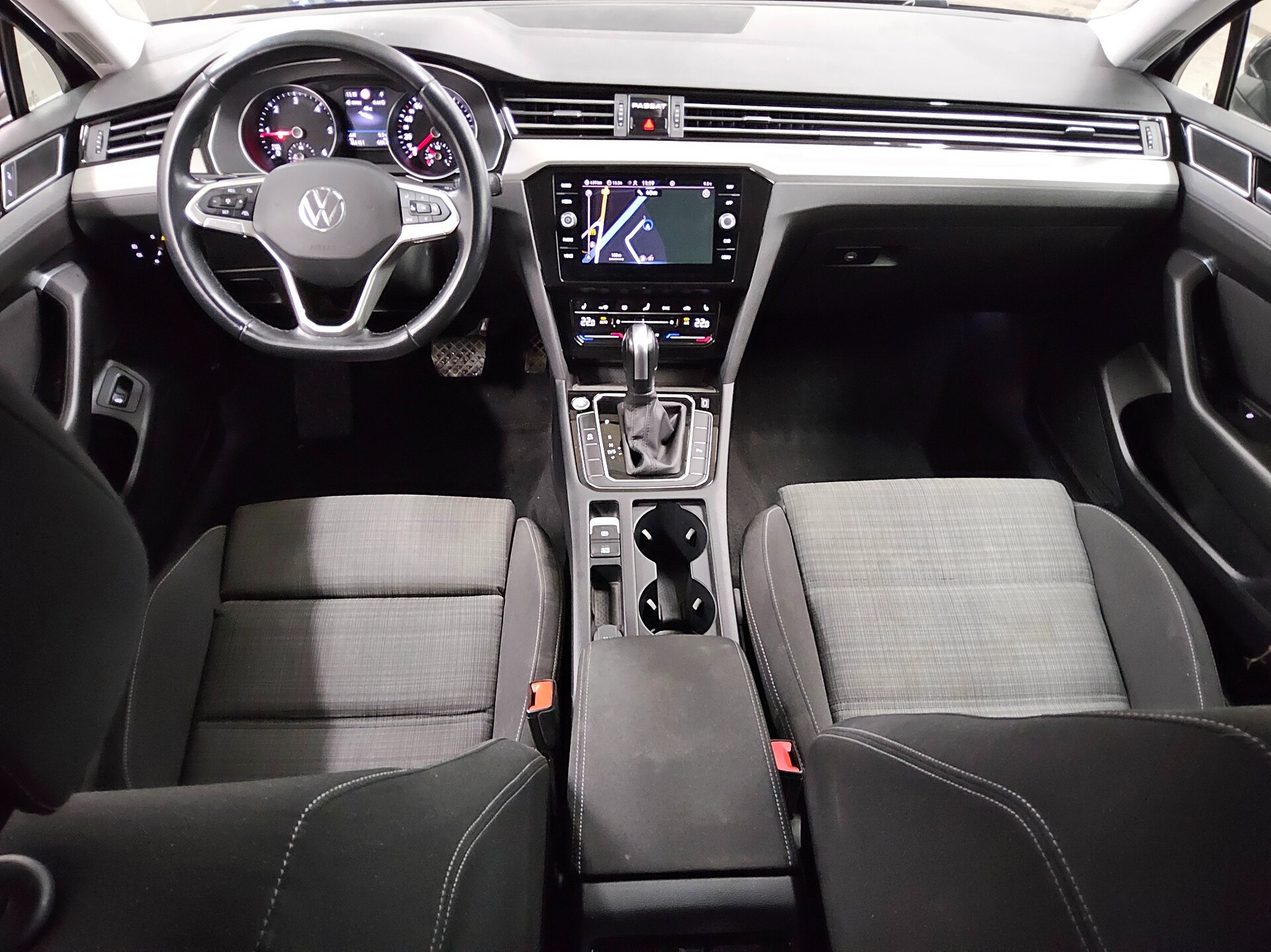 Volkswagen Passat Var. 2.0 TDI Business Navi LED AHK RfK 5