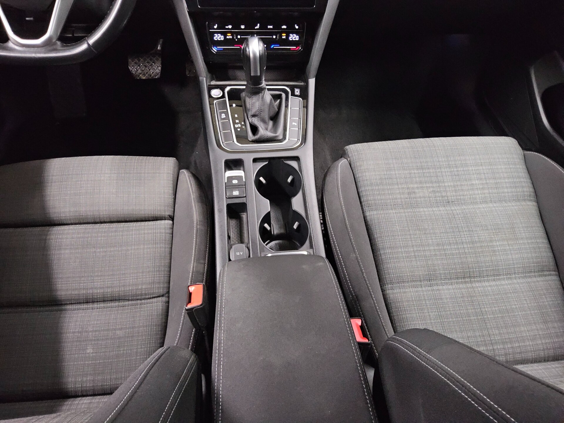 Volkswagen Passat Var. 2.0 TDI Business Navi LED AHK RfK 6