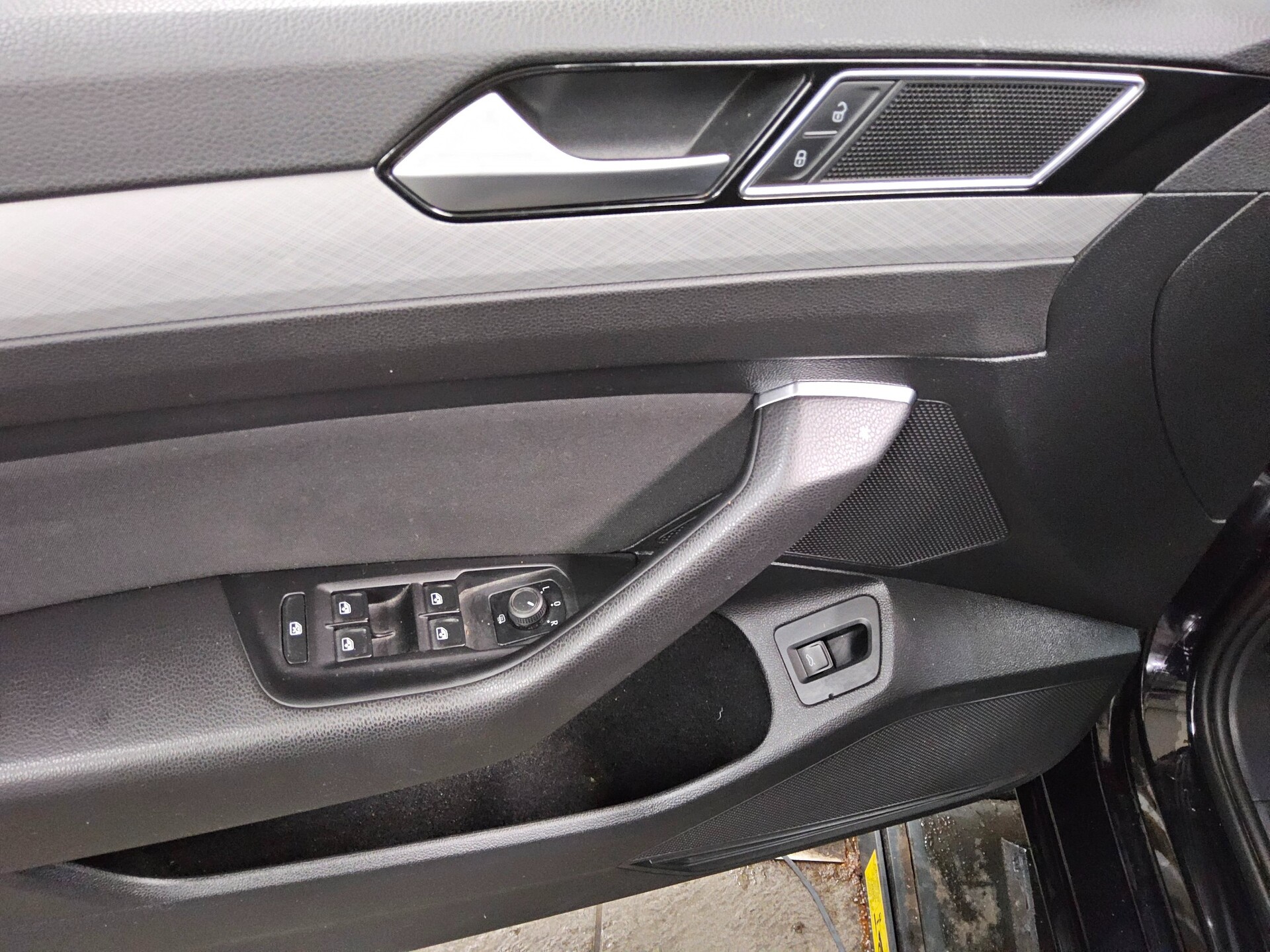 Volkswagen Passat Var. 2.0 TDI Business Navi LED AHK RfK 9