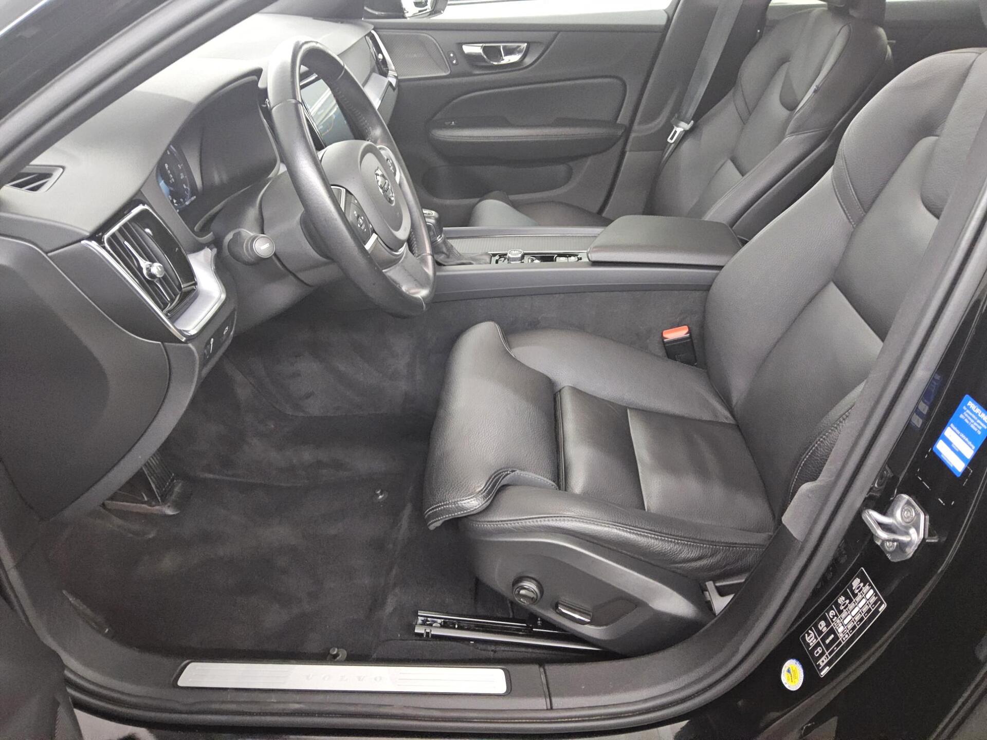 Volvo V60 D4 AWD Momentum Pro Leder Navi LED Pano HuD 9