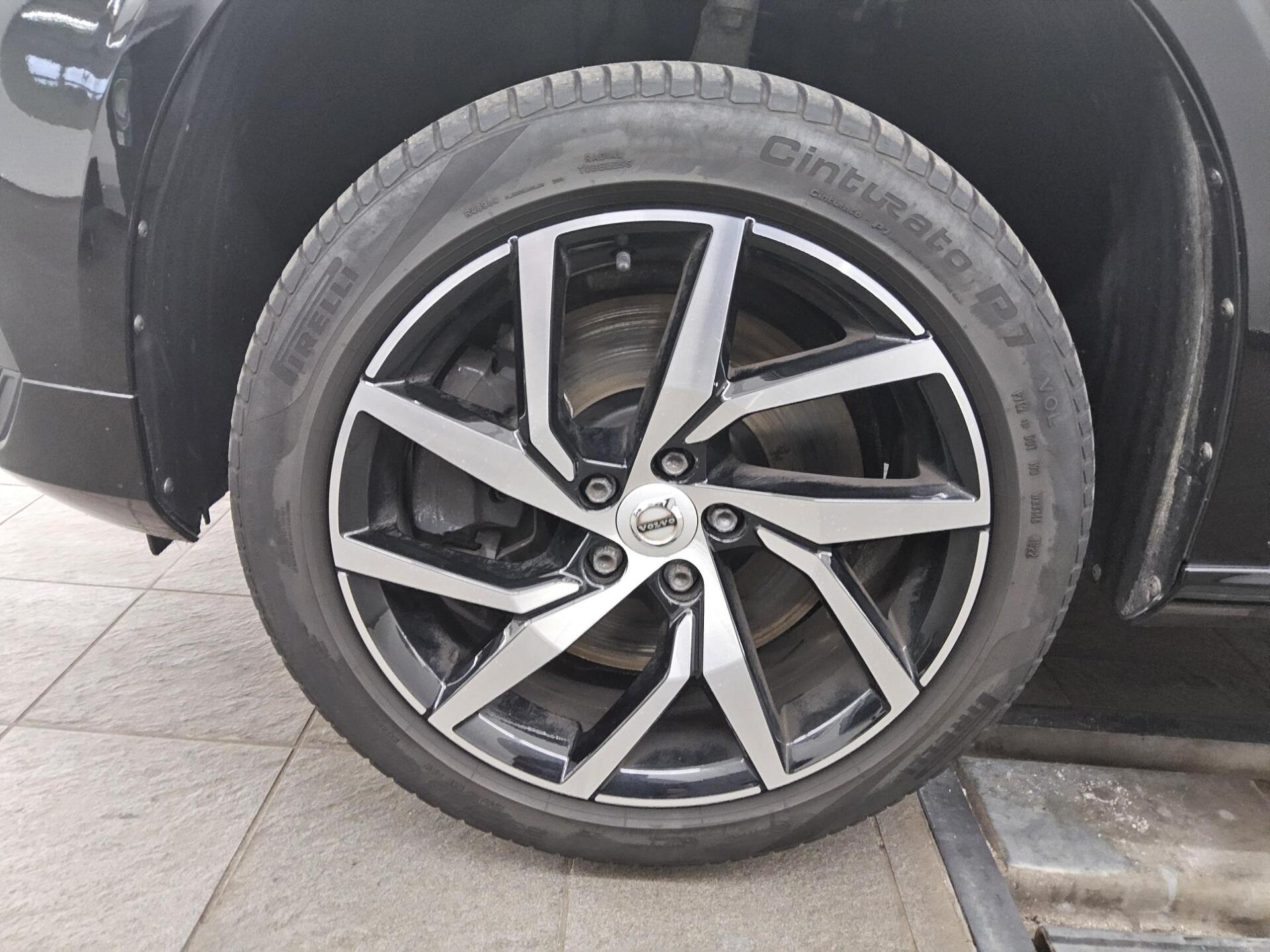 Volvo V60 D4 AWD Momentum Pro Leder Navi LED Pano HuD 11