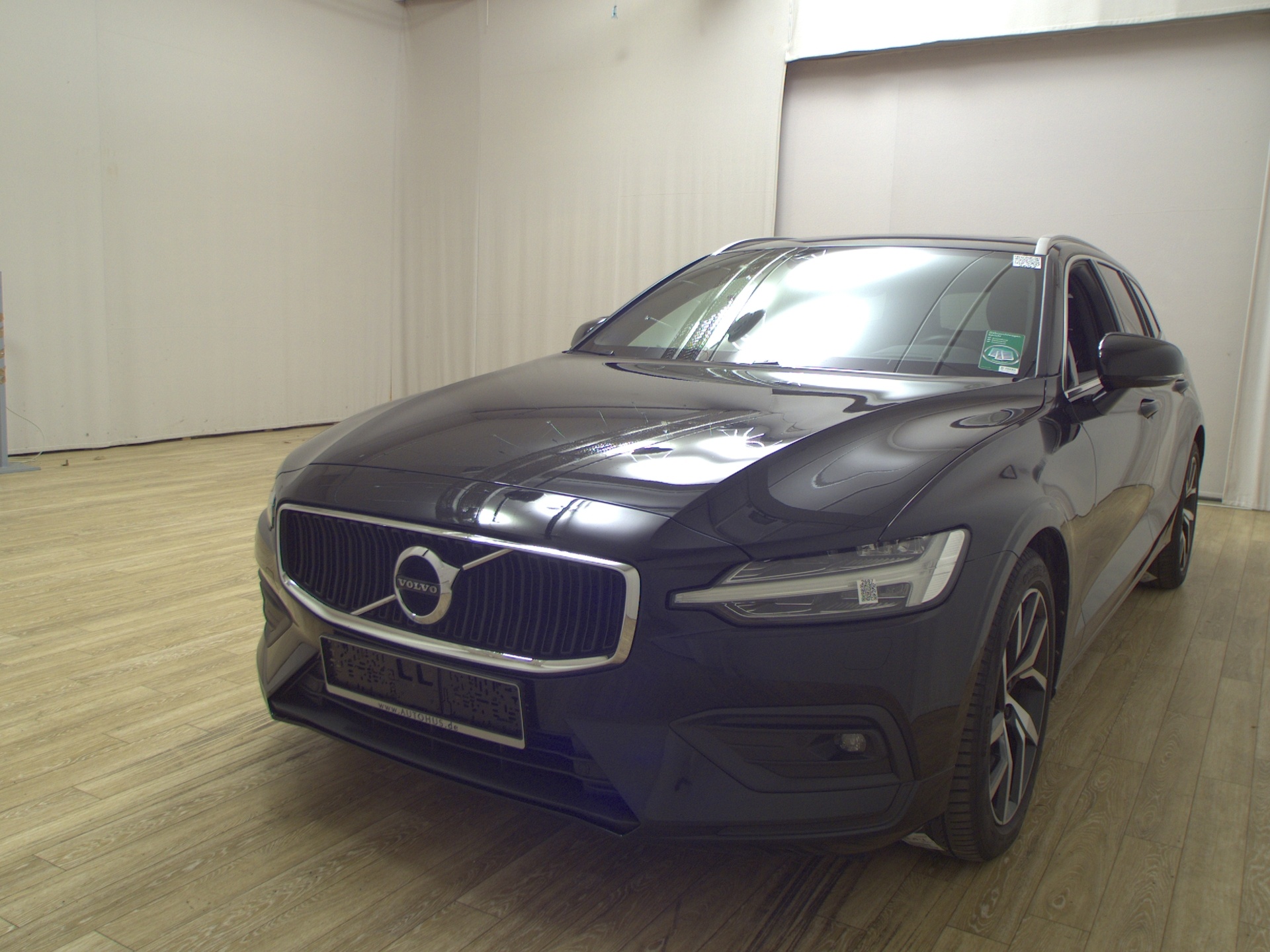 Volvo V60 D4 AWD Momentum Pro Leder Navi LED Pano HuD 2