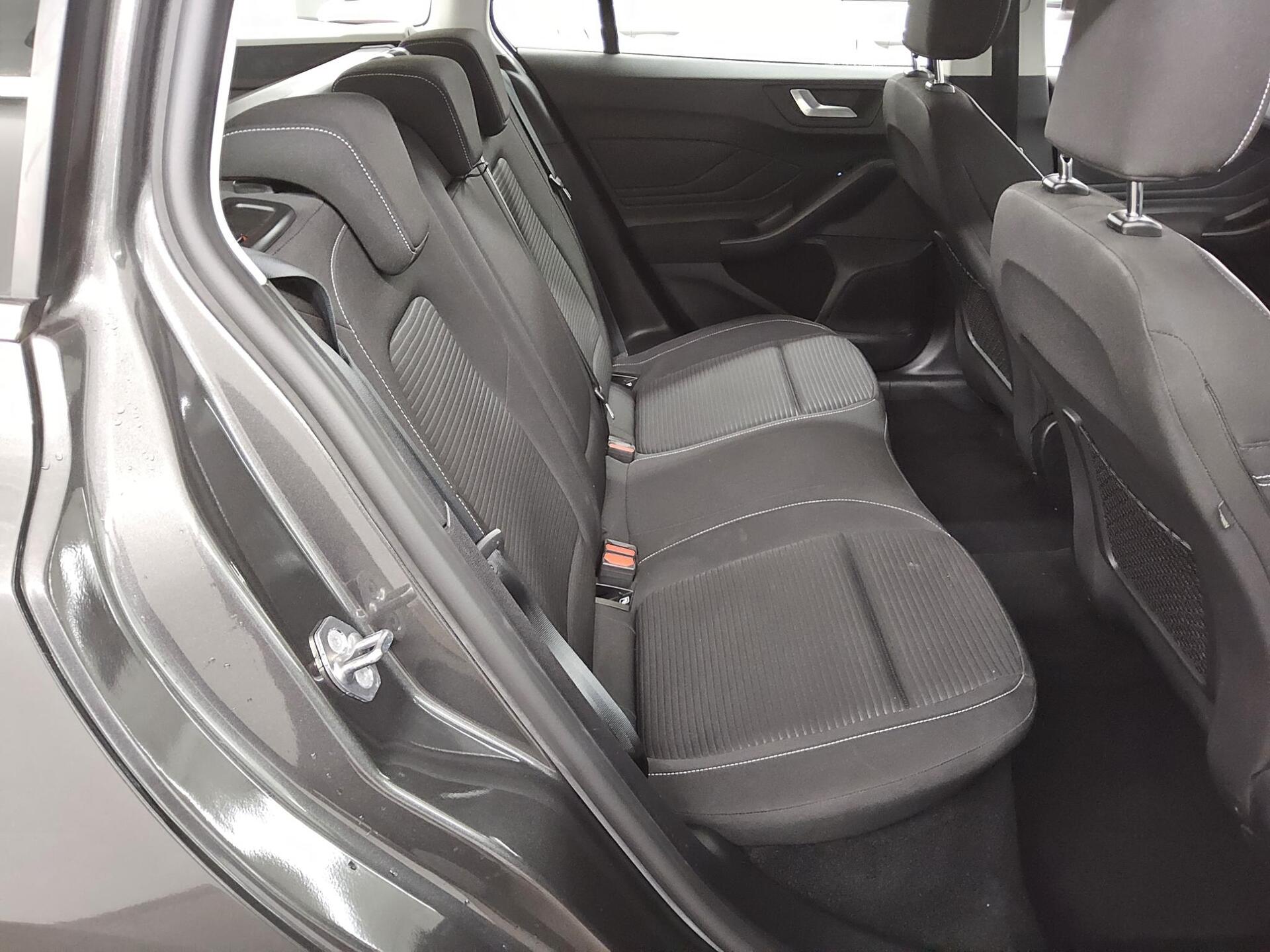 Ford Focus Turnier 1.0 EB Titanium Navi LED PDC Shz 13