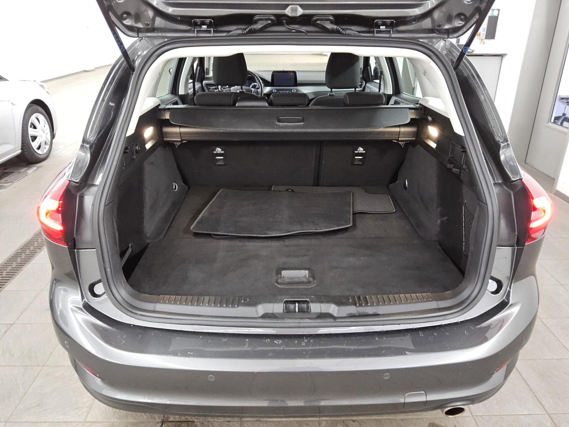 Ford Focus Turnier 1.0 EB Titanium Navi LED PDC Shz 11