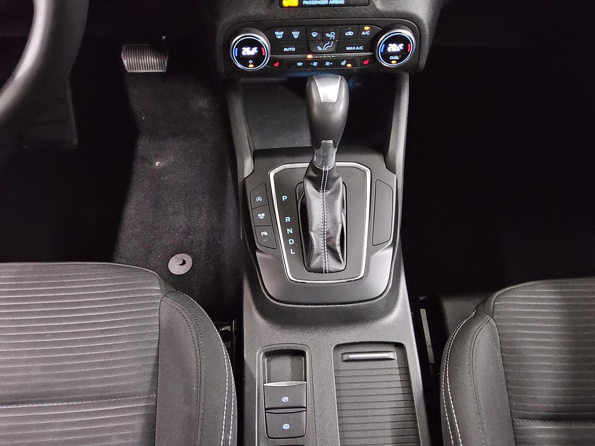 Ford Focus Turnier 1.0 EB Titanium Navi LED PDC Shz 6