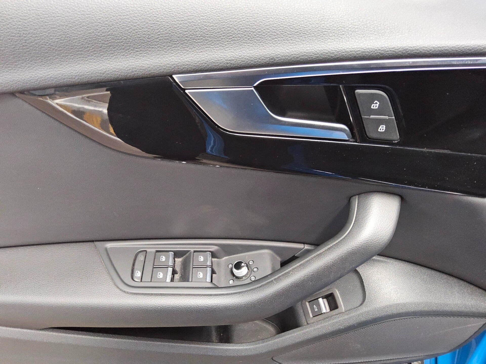 Audi A4 Avant 40 TDI S-Line T-Leder Navi LED vc Sound 10