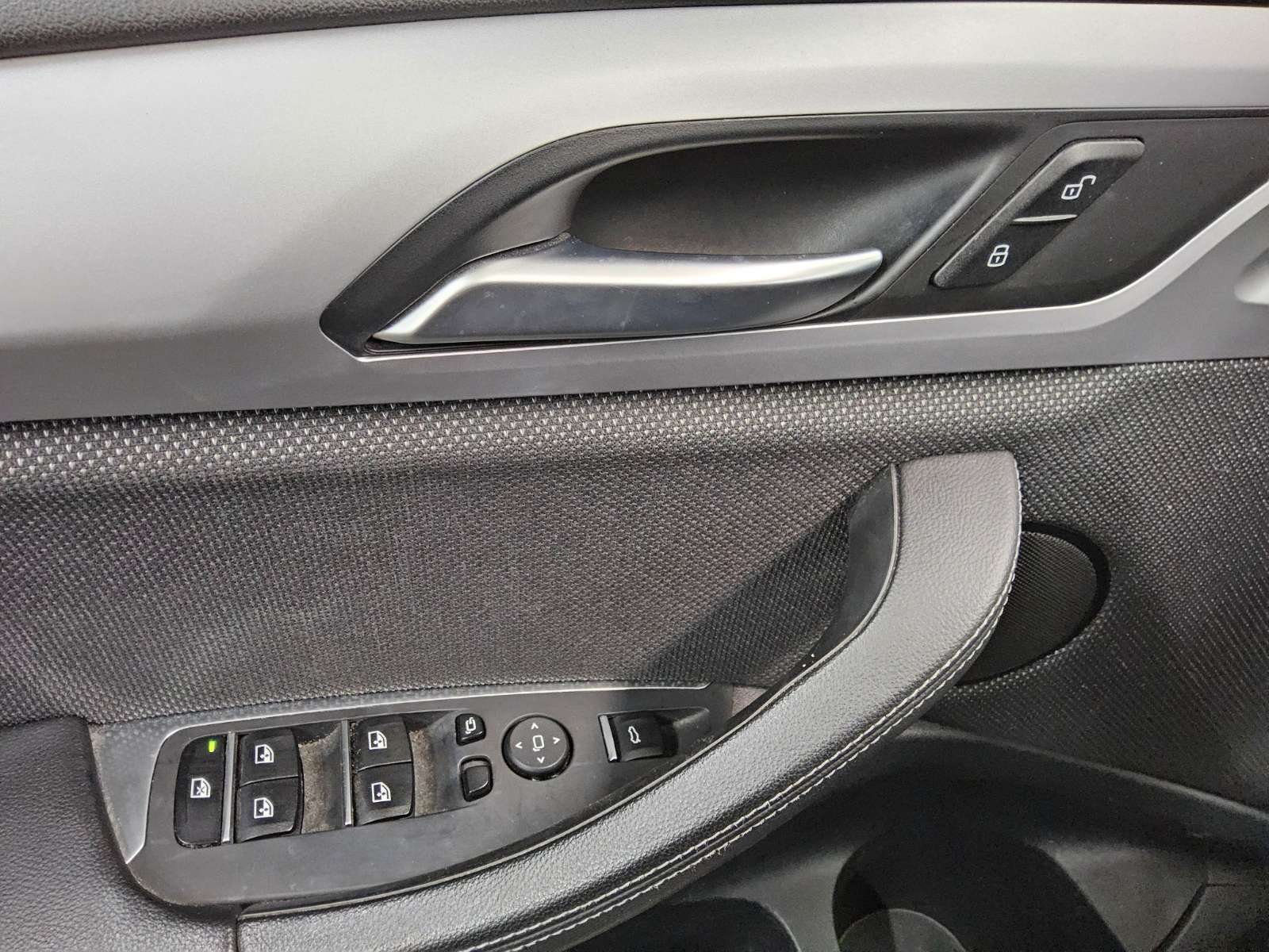 BMW X3 xDrive20i Advantage T-Leder Navi LED HiFi Shz 9