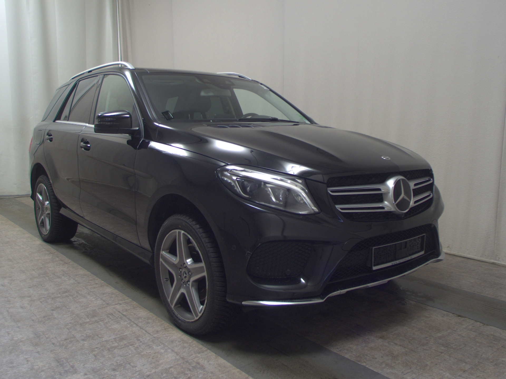 Mercedes-Benz GLE 350 d 4M AMG-Line Airm. Pano H-K LED 360° 3