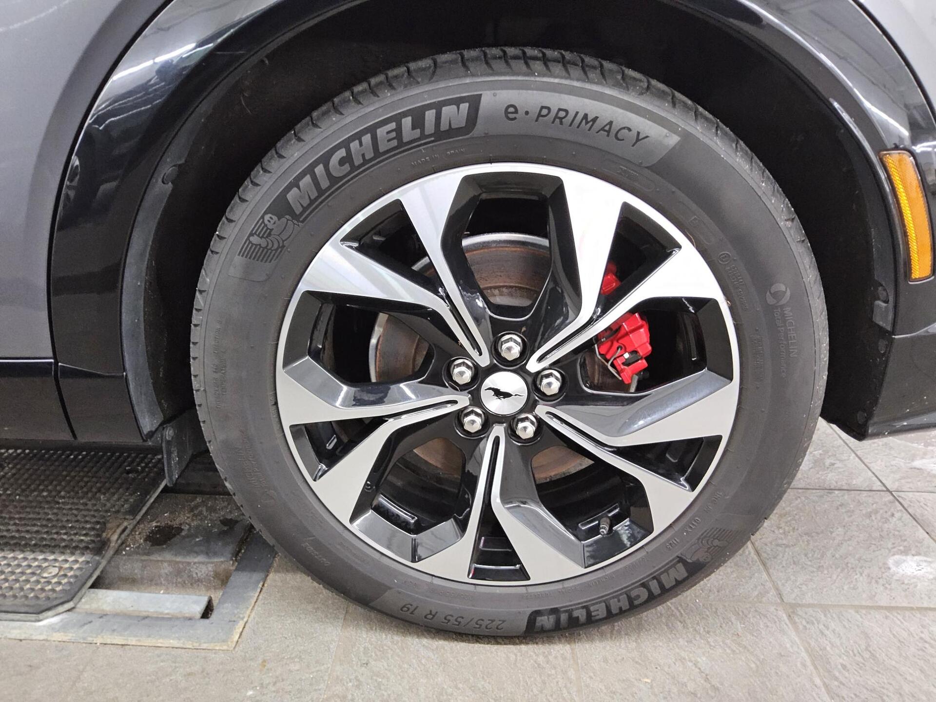 Ford Mustang Mach-E AWD Leder Navi LED Pano B&O 360° 11