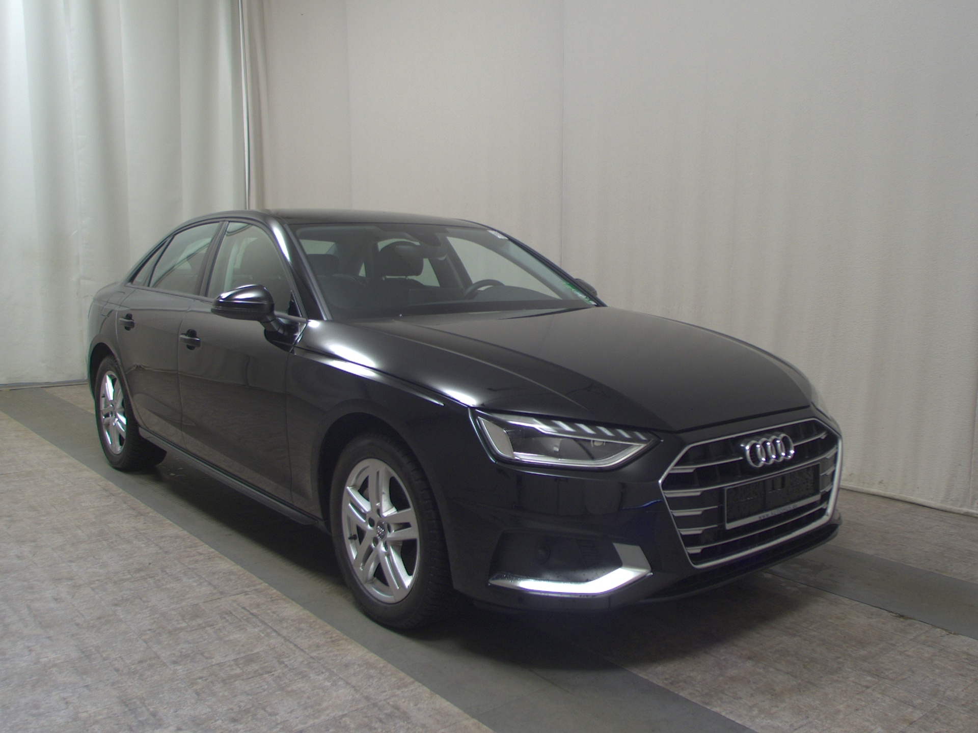 Audi A4 40 TDI advanced Navi LED Sound PDC Tempomat 3