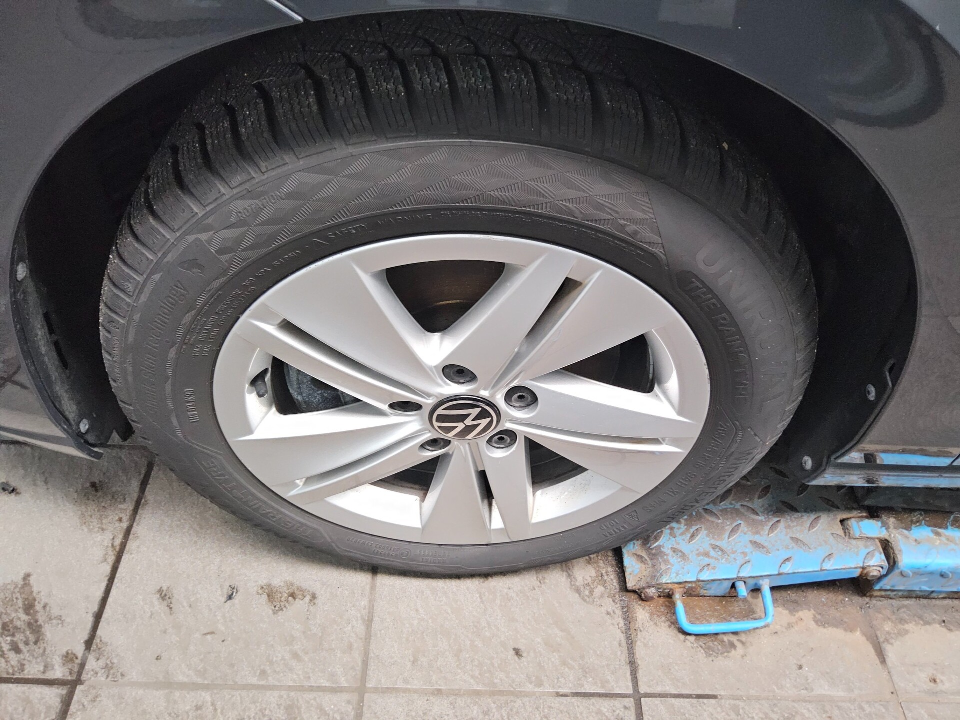 Volkswagen Golf-8 Var. 2.0 TDI Life Navi LED AID AHK PDC 11