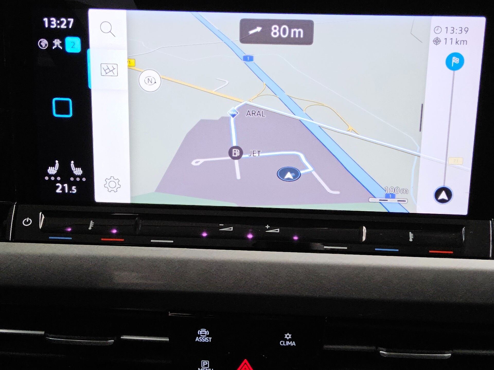 Volkswagen Golf-8 Var. 2.0 TDI Life Navi LED DC ACC AHK PDC 7