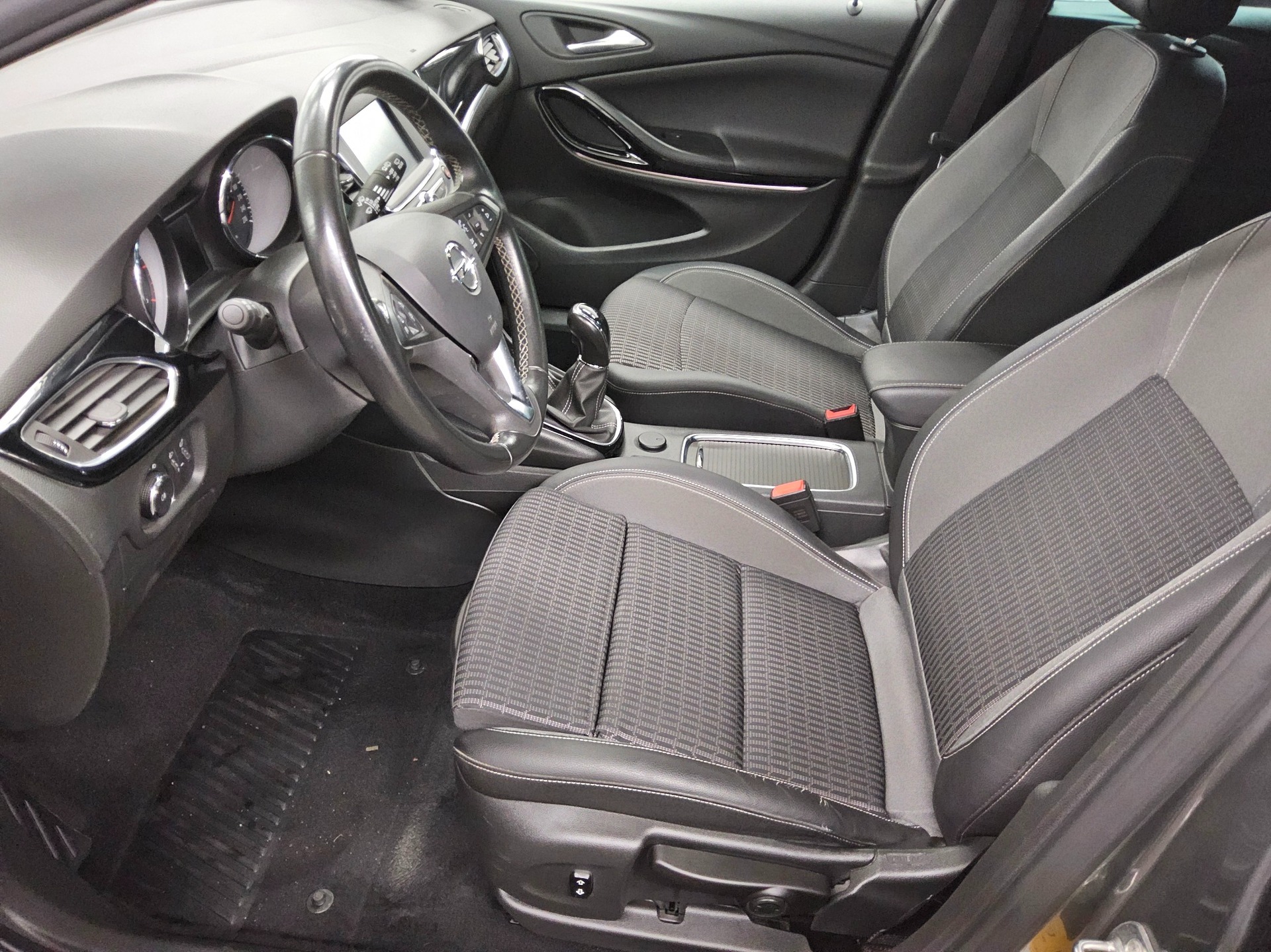 Opel Astra ST 1.5 D Business Elegance T-Leder PDC AHK 8