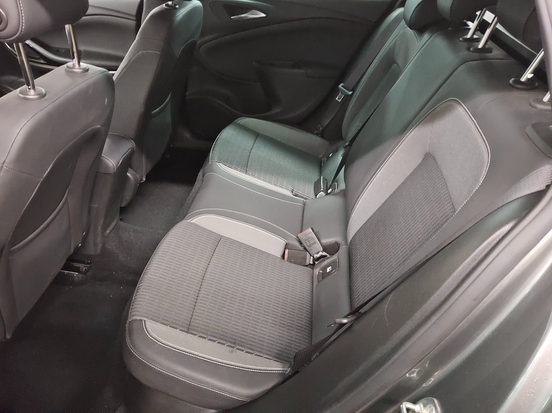 Opel Astra ST 1.5 D Business Elegance T-Leder PDC AHK 13