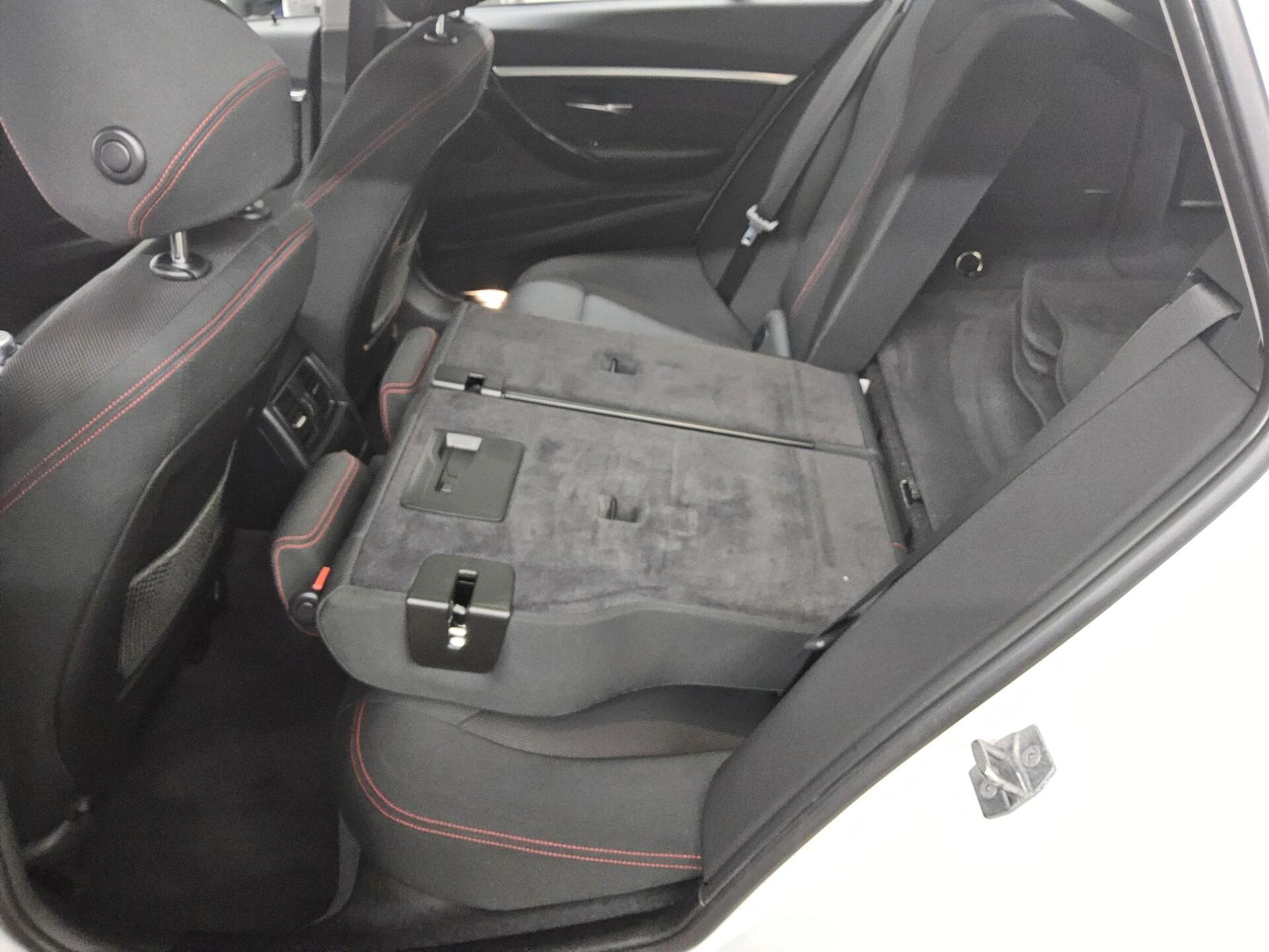 BMW 330dA xDr Sport-Line Navi Prof. LED Pano HiFi 13