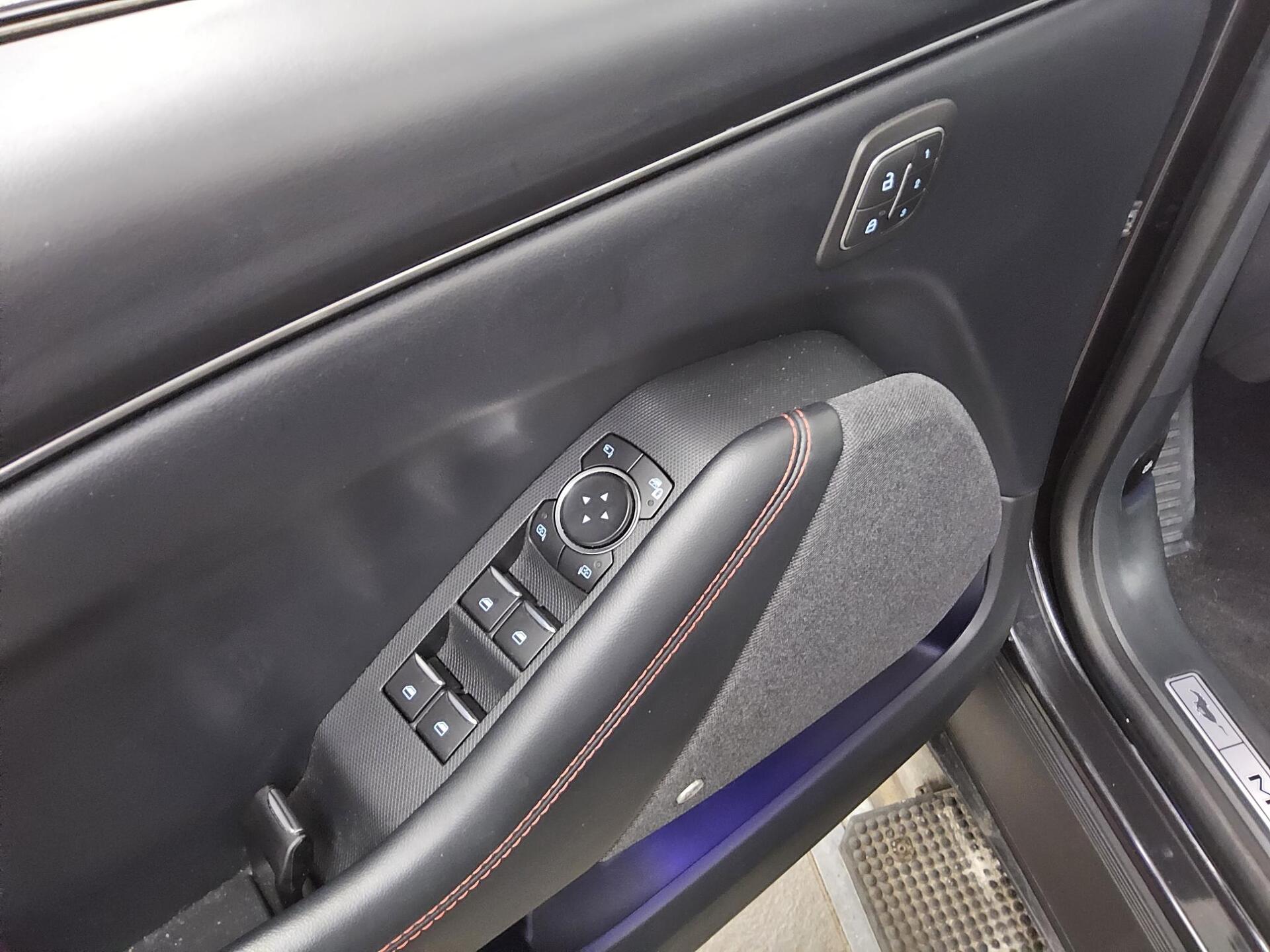 Ford Mustang Mach-E AWD Leder Matrix Pano B&O 360° 10