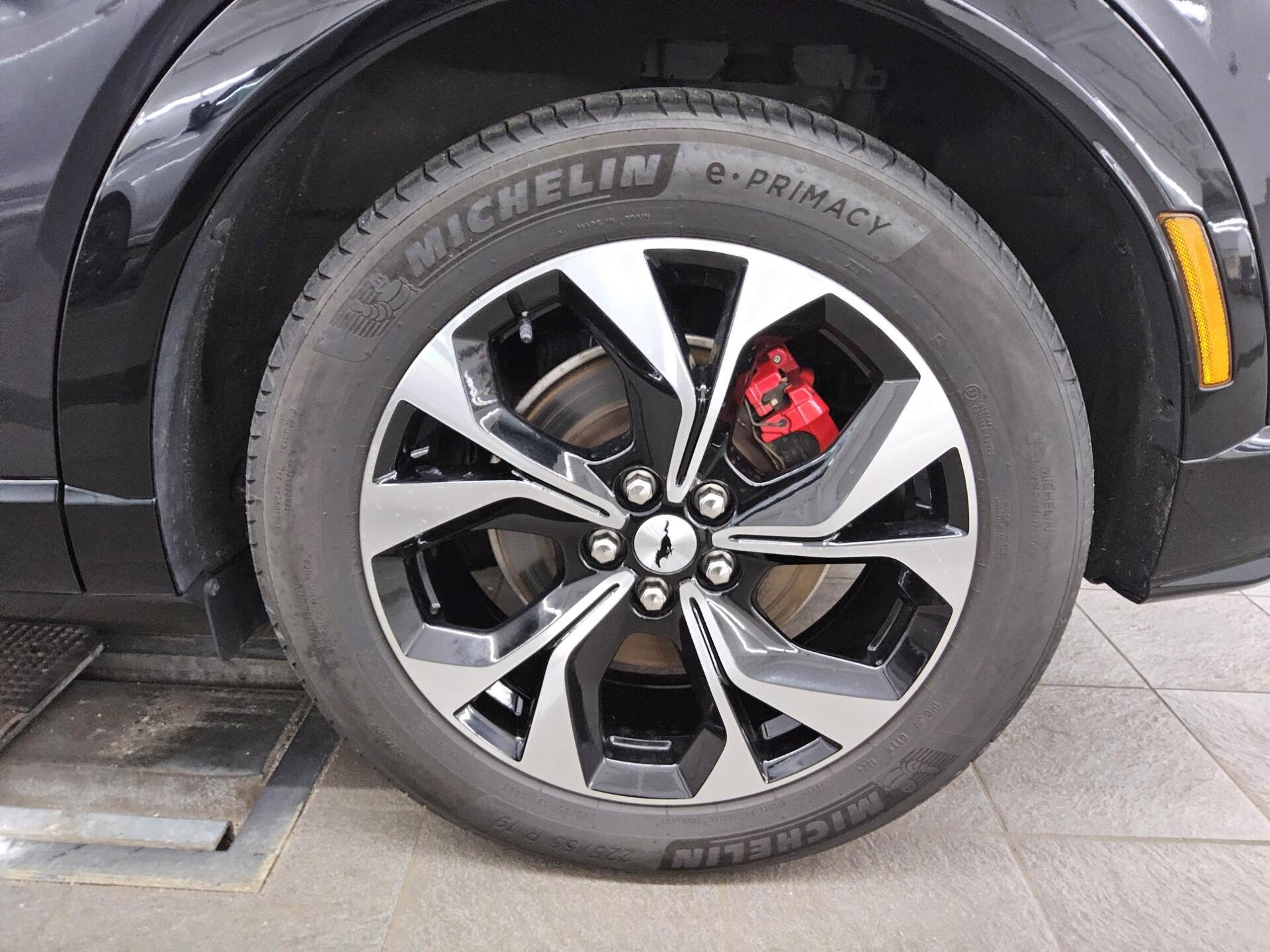 Ford Mustang Mach-E AWD Leder Matrix Pano B&O 360° 11