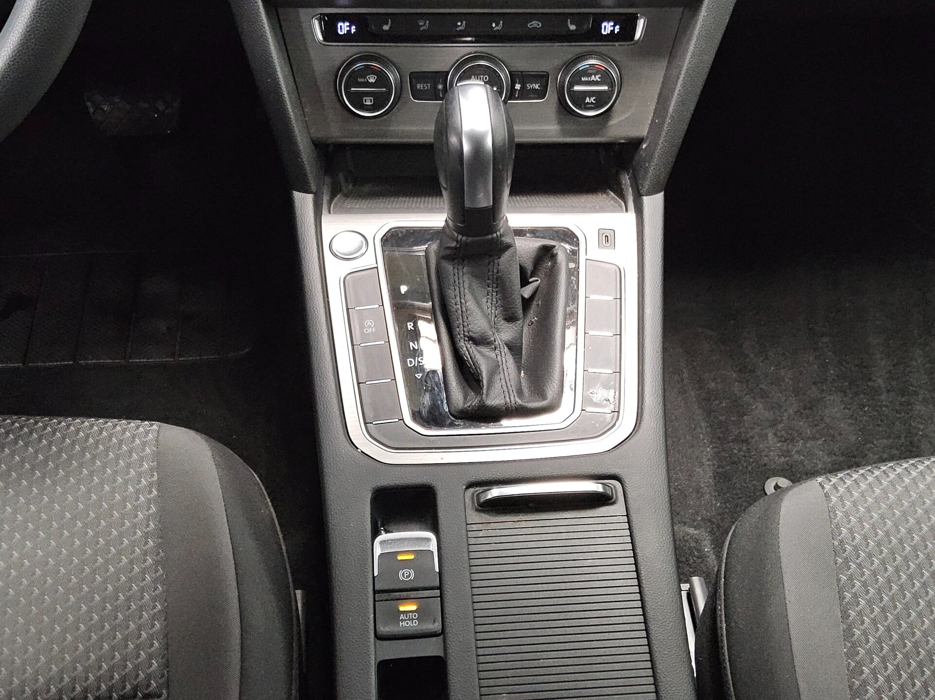 Volkswagen Passat Var. 1.6 TDI Navi LED ACC Shz 6