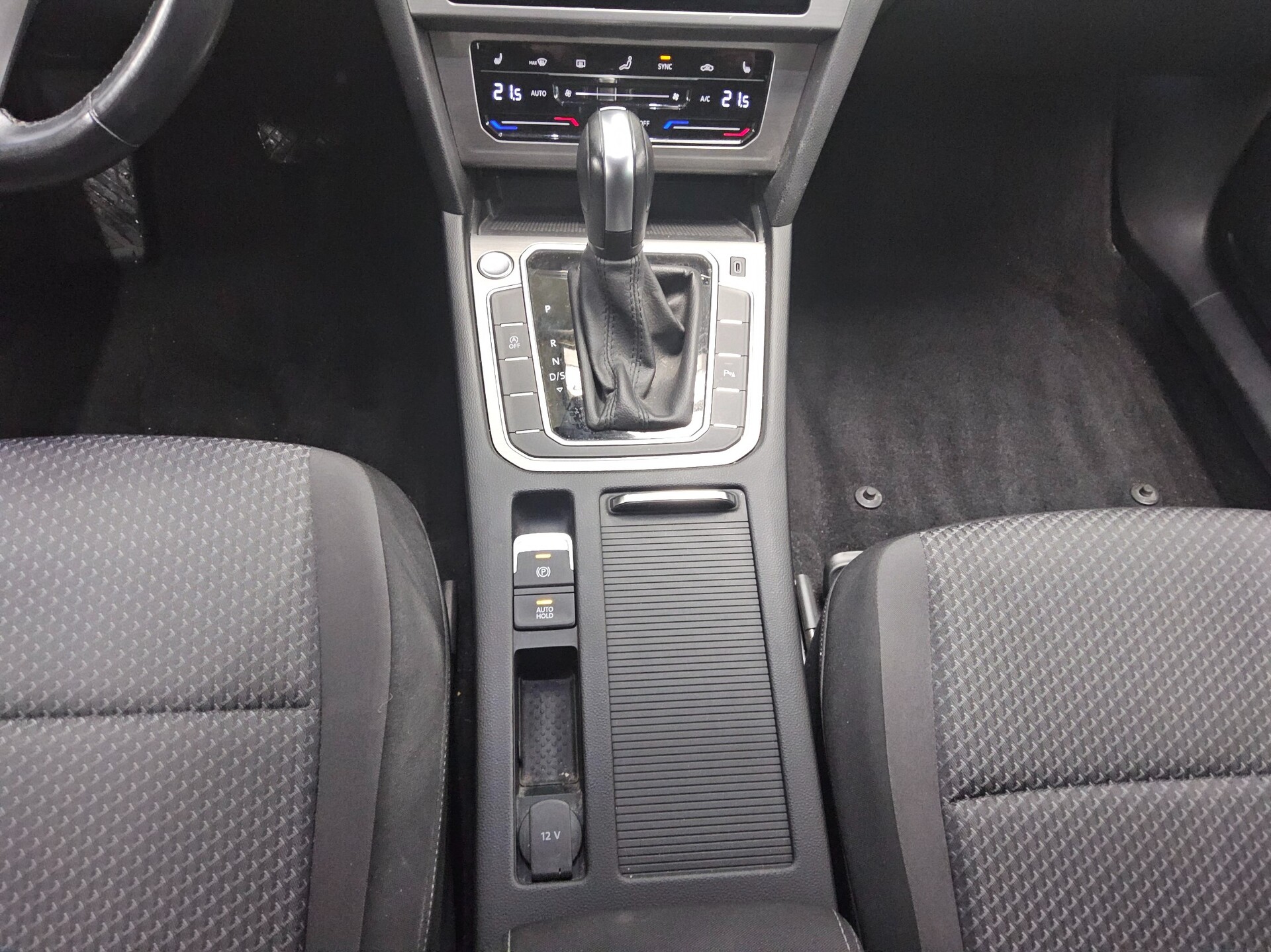 Volkswagen Passat Var. 2.0 TDI Navi LED ACC RfK PDC Shz 6