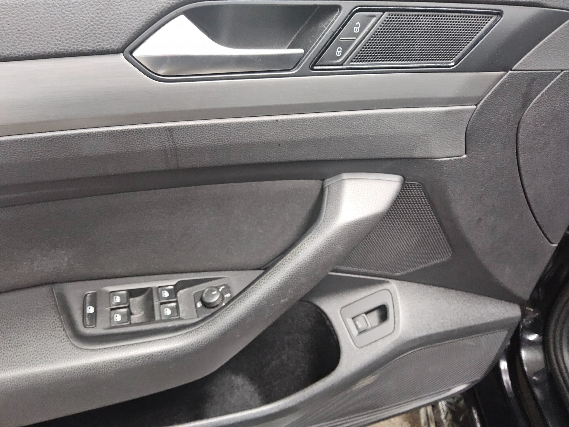 Volkswagen Passat Var. 2.0 TDI Navi LED ACC RfK PDC Shz 9