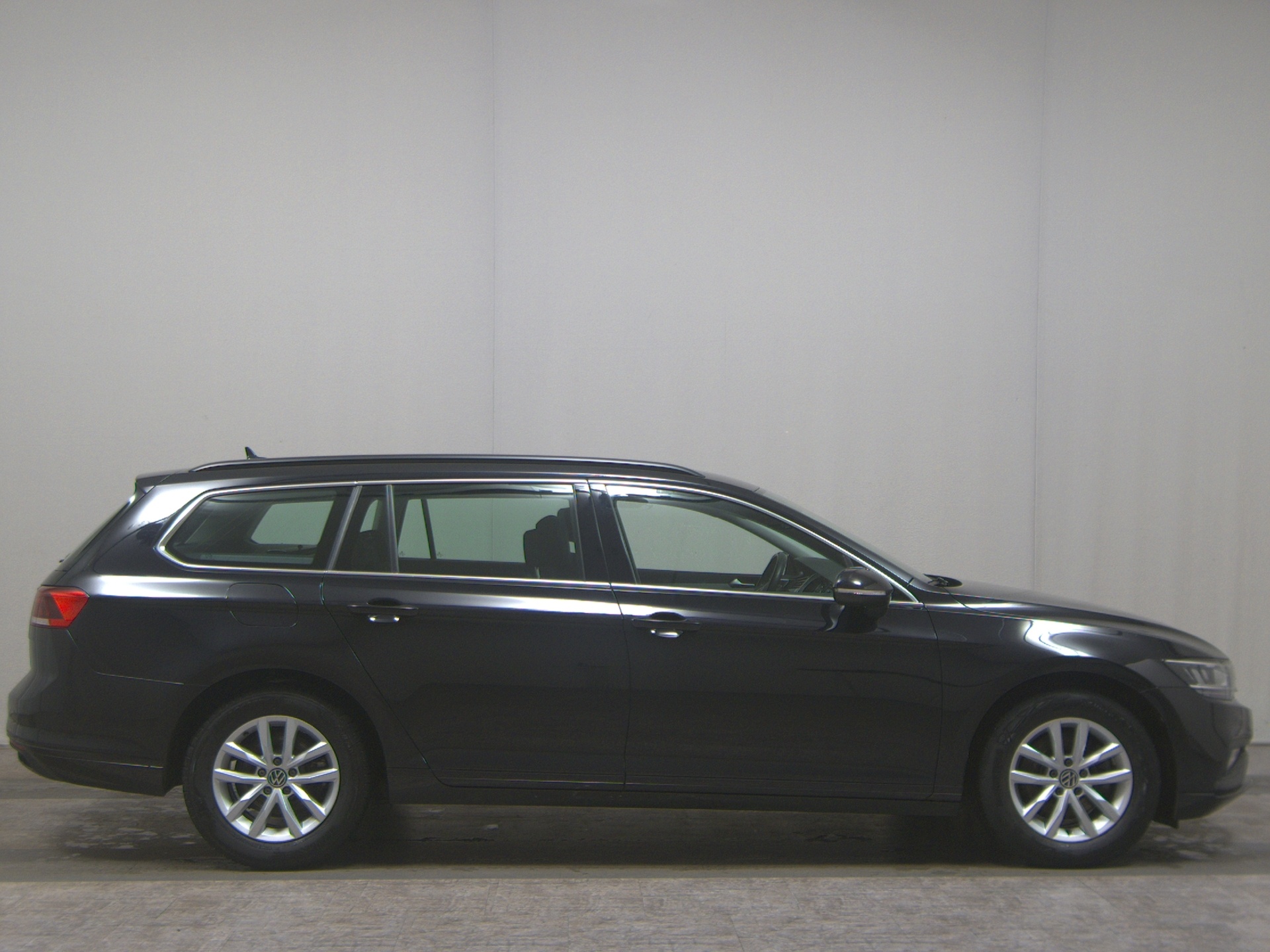 Volkswagen Passat Var. 2.0 TDI Business Navi LED AHK RfK