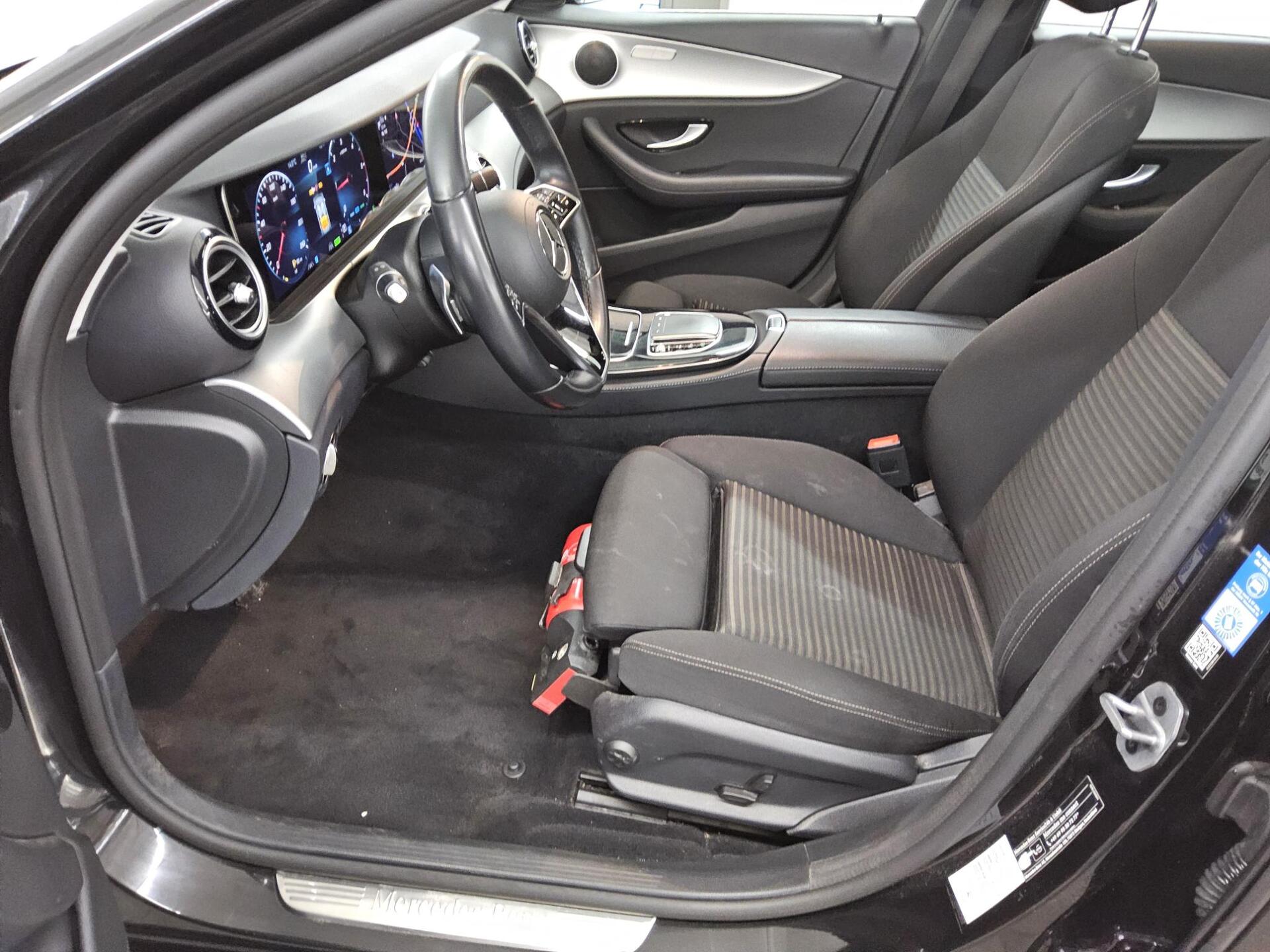 Mercedes-Benz E 220 T d Avantgarde Navi Widescreen Pano RFK 9