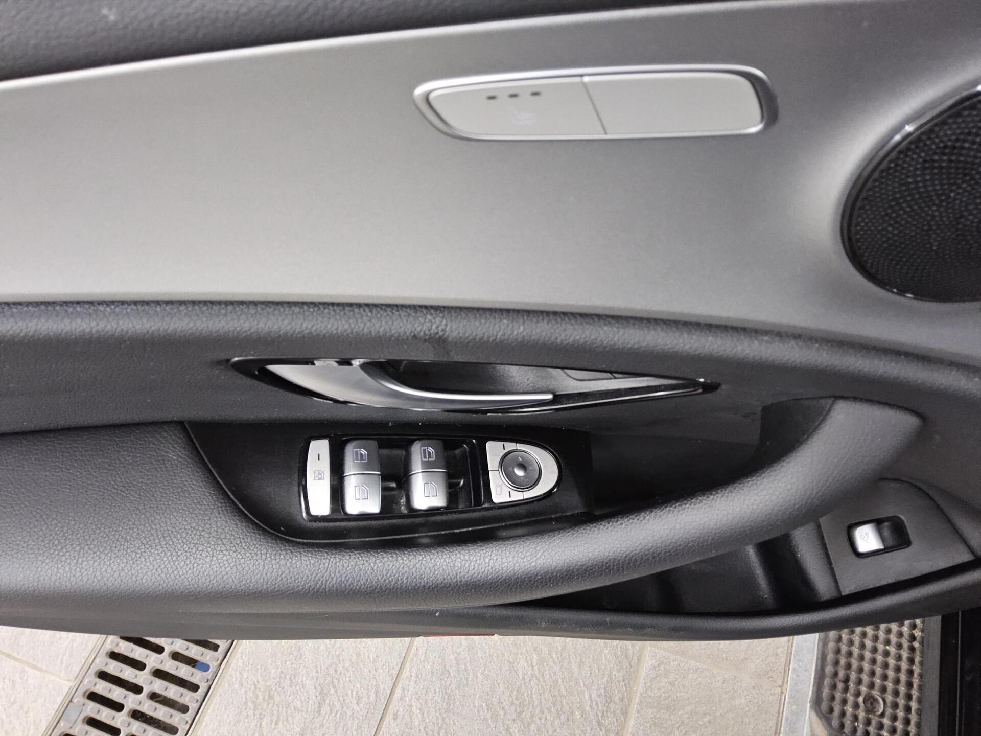 Mercedes-Benz E 220 T d Avantgarde Navi Widescreen Pano RFK 10