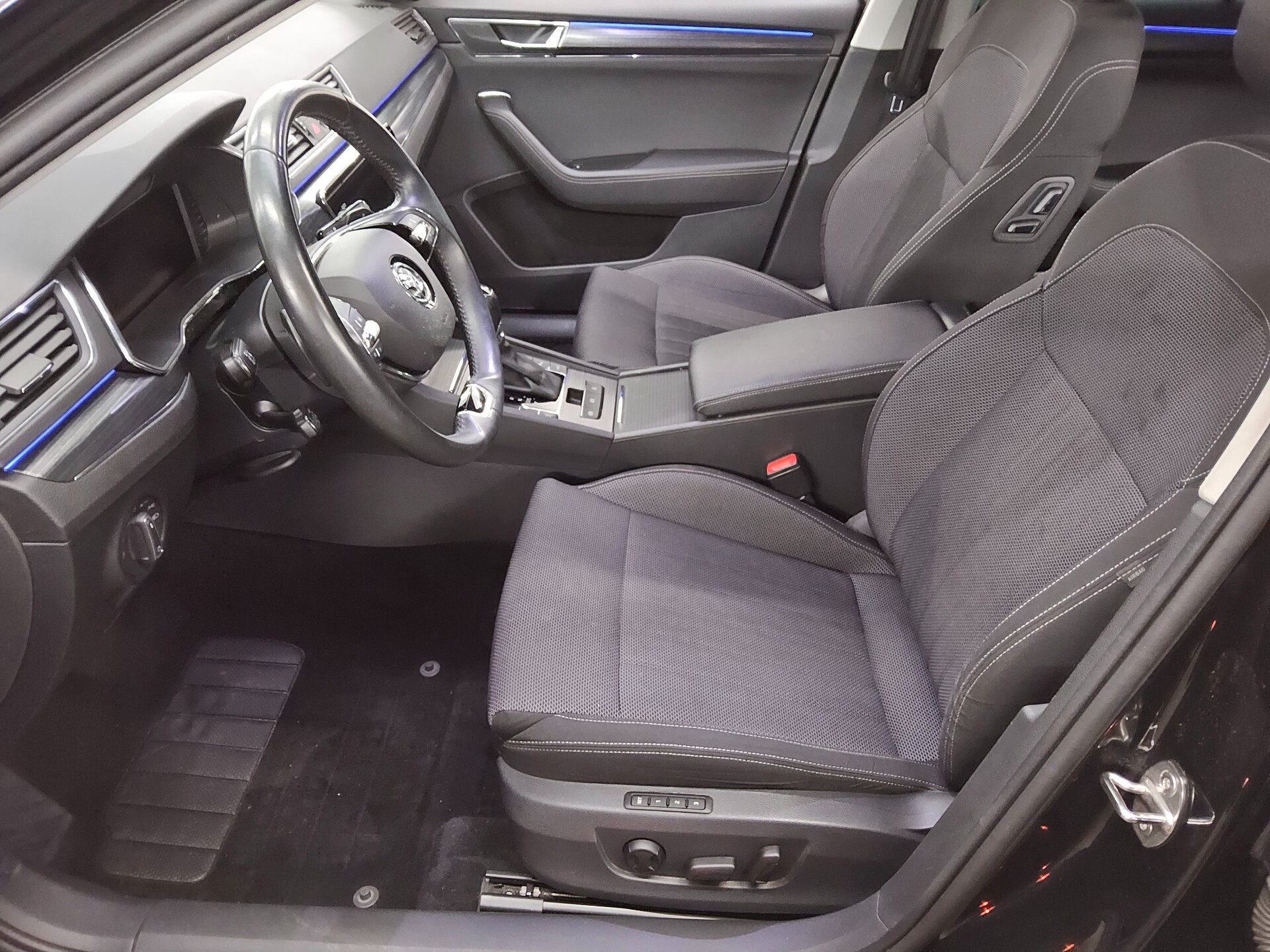 Skoda Superb Kombi 2.0 TDI Style Navi LED AID ACC Shz 9